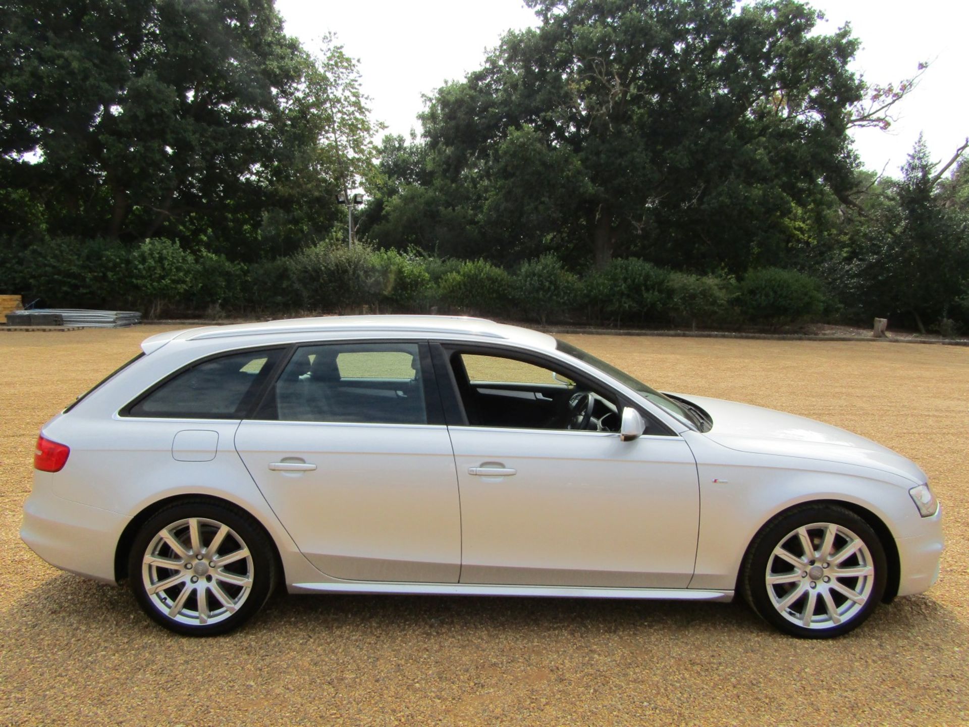 14 14 Audi A4 S Line TDI - Image 16 of 27