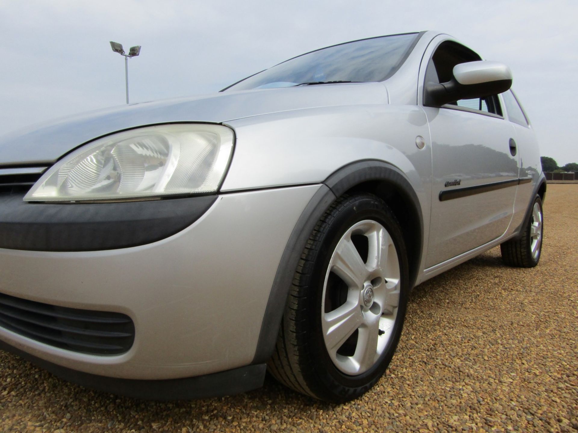02 02 Vauxhall Corsa Comfort - Image 9 of 19