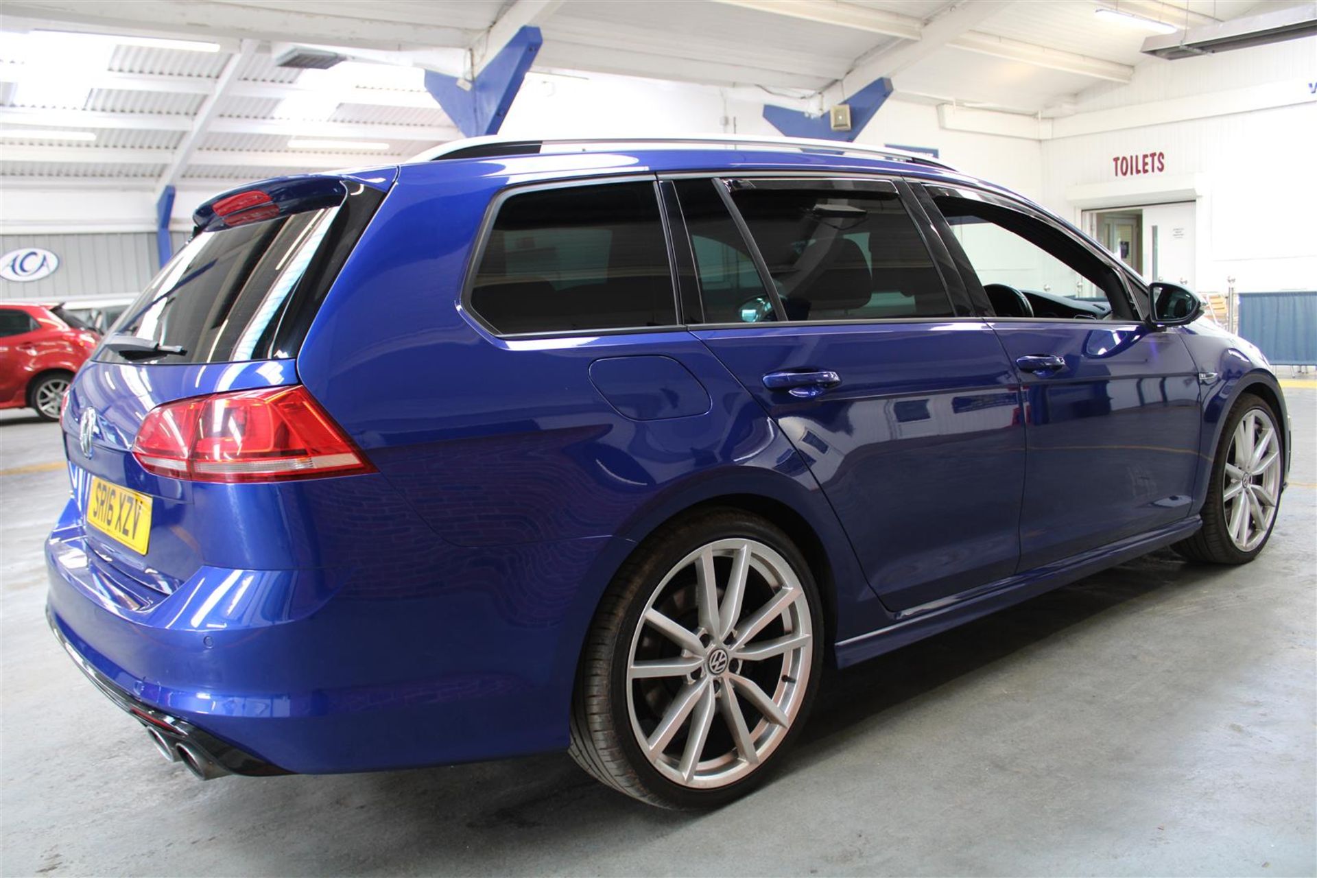 16 16 VW Golf R TSI S-A - Image 22 of 28