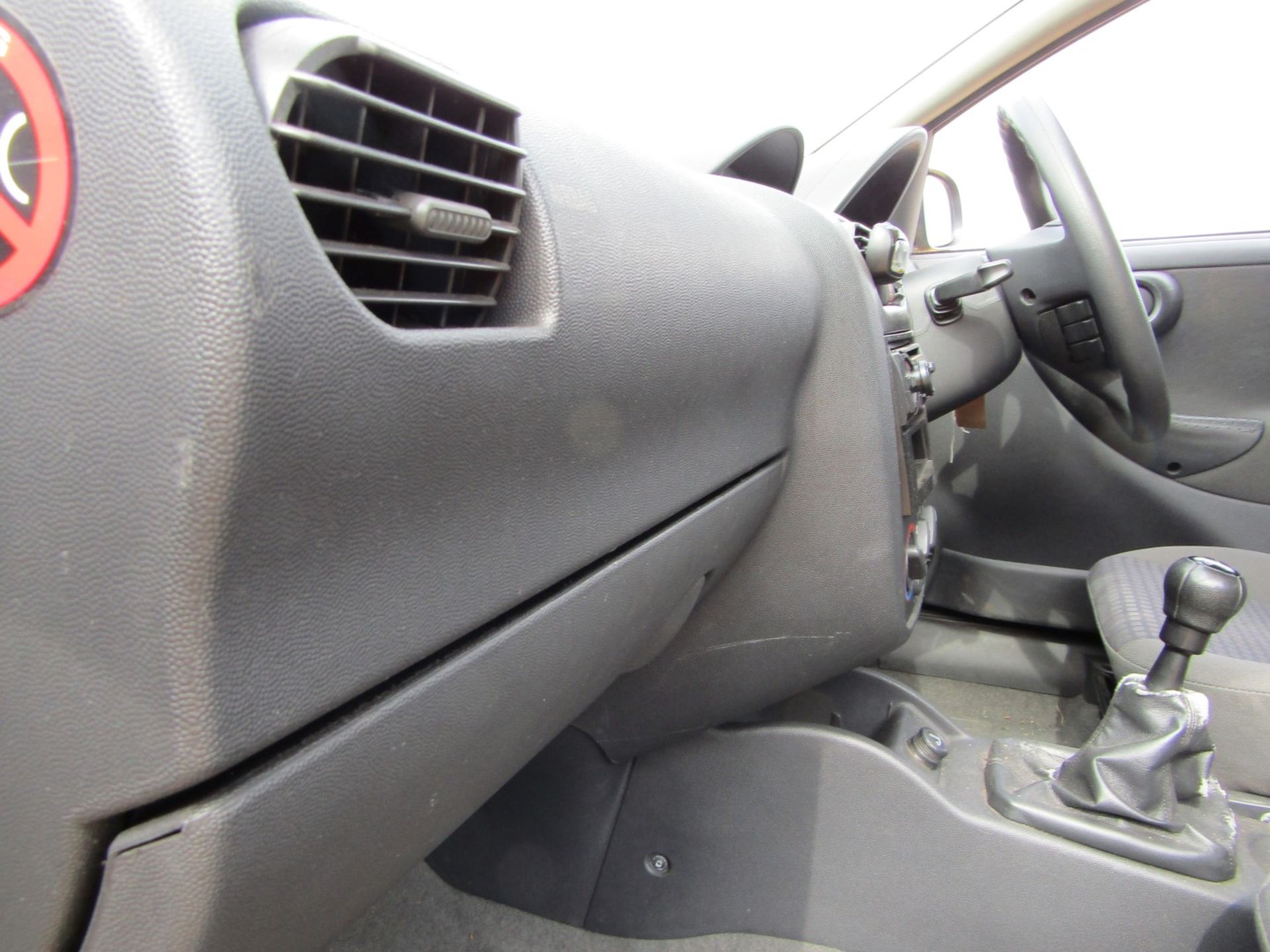 02 02 Vauxhall Corsa Comfort - Image 5 of 19