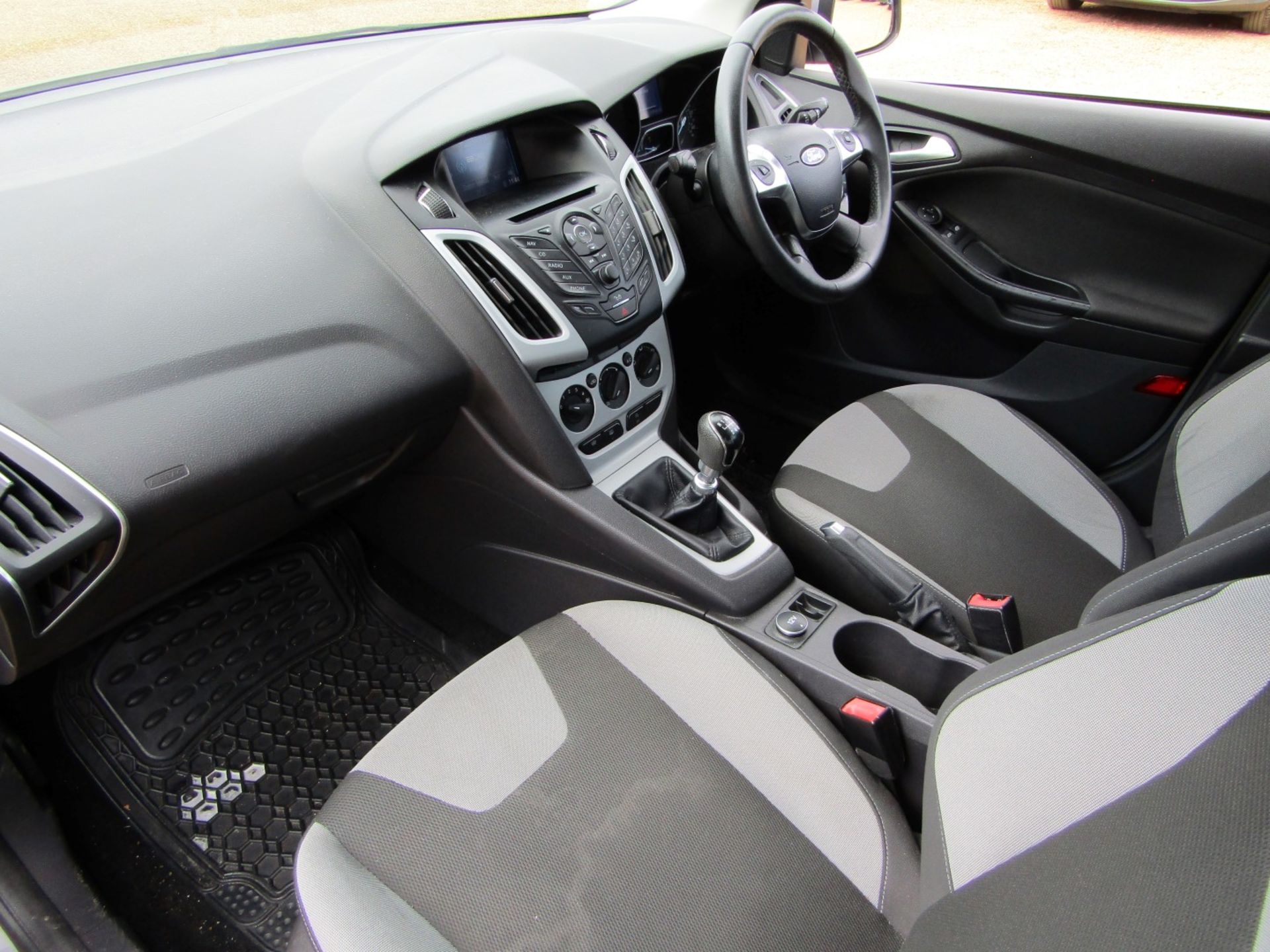 12 12 Ford Focus Zetec TDCI - Image 5 of 21