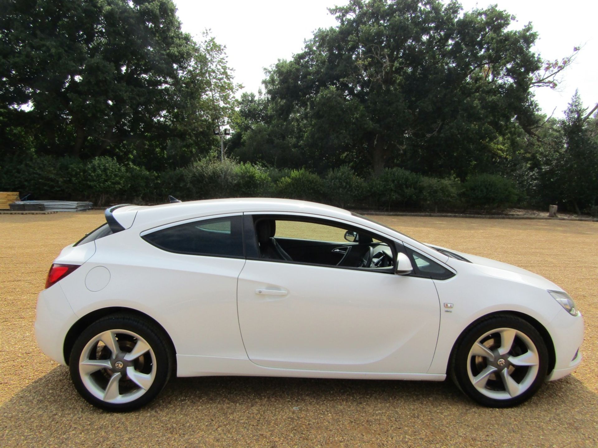 64 14 Vauxhall Astra GTC SRI CDTI - Image 11 of 21