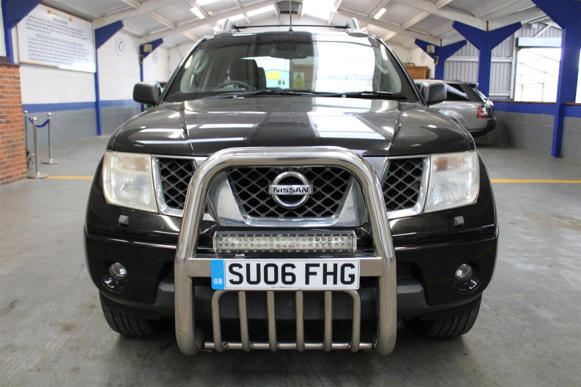 06 06 Nissan Navara DCI Aventura - Image 2 of 35