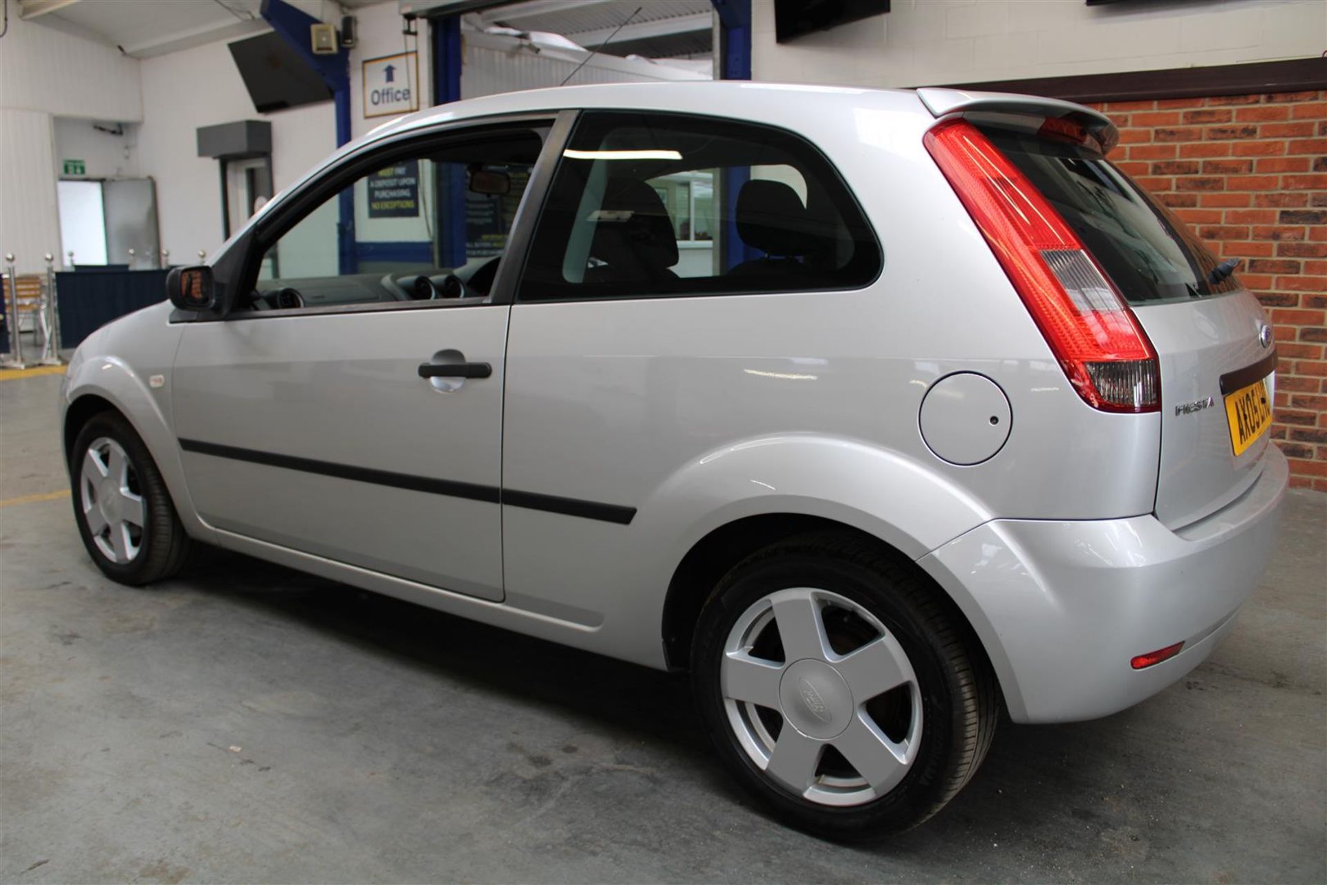 05 05 Ford Fiesta Zetec - Image 25 of 26