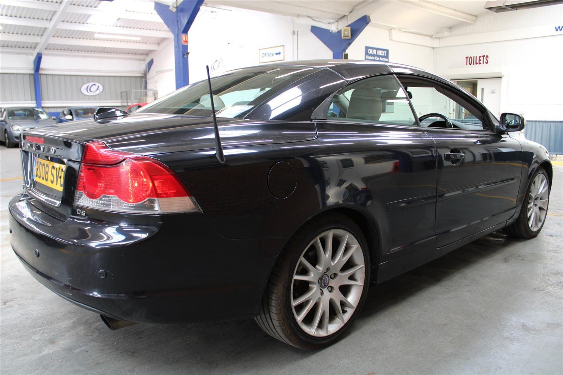 08 08 Volvo C70 SE Lux D5 - Image 22 of 32