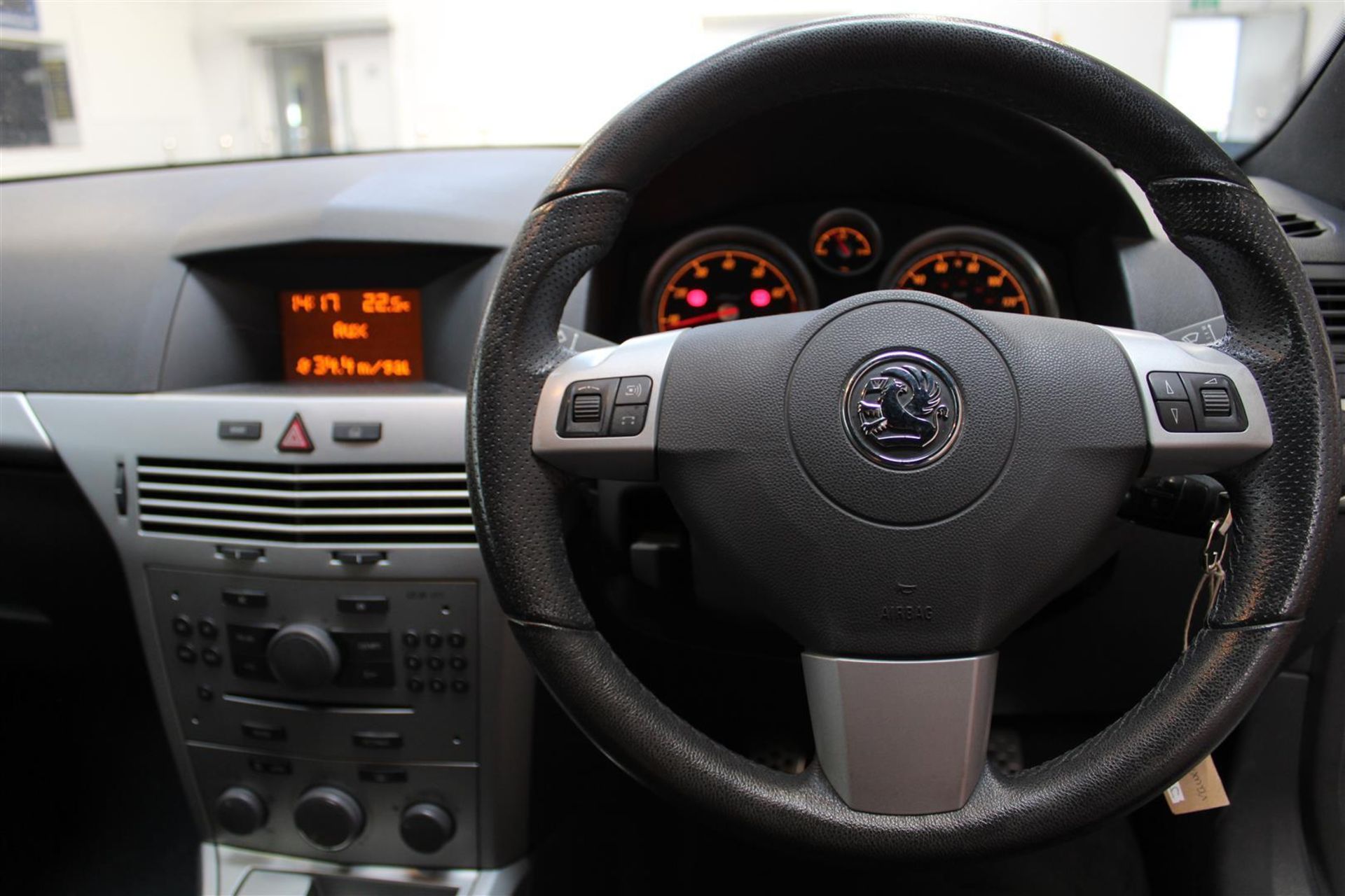 08 08 Vauxhall Astra SRI+ - Image 11 of 26