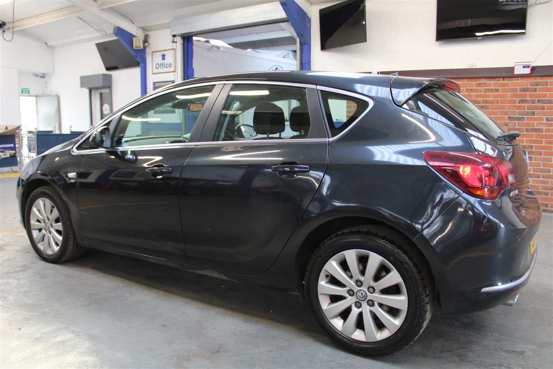 14 14 Vauxhall Astra Elite CDTI - Image 32 of 33