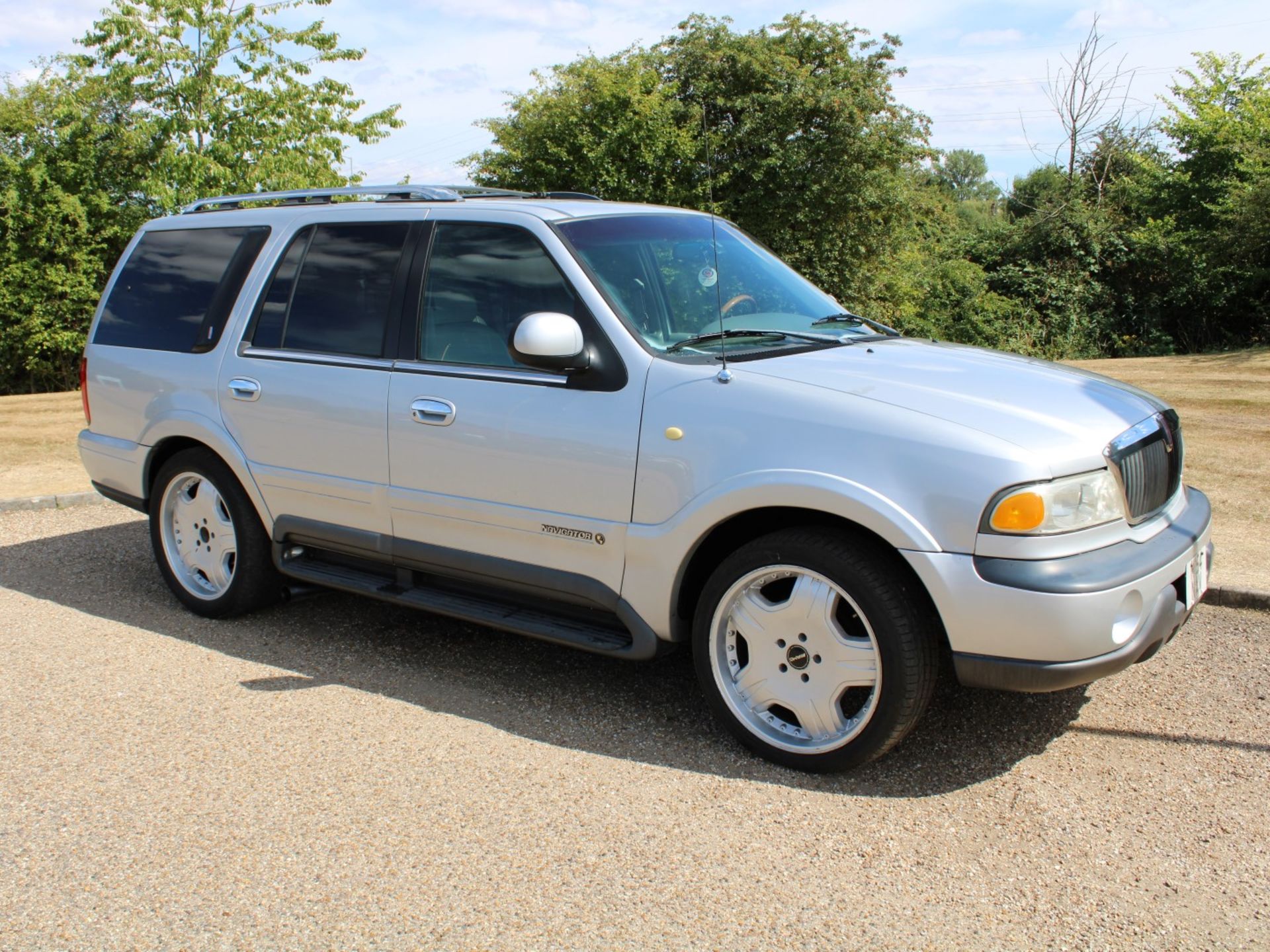 05 05 Lincoln Navigator V8 Auto LHD - Image 3 of 23