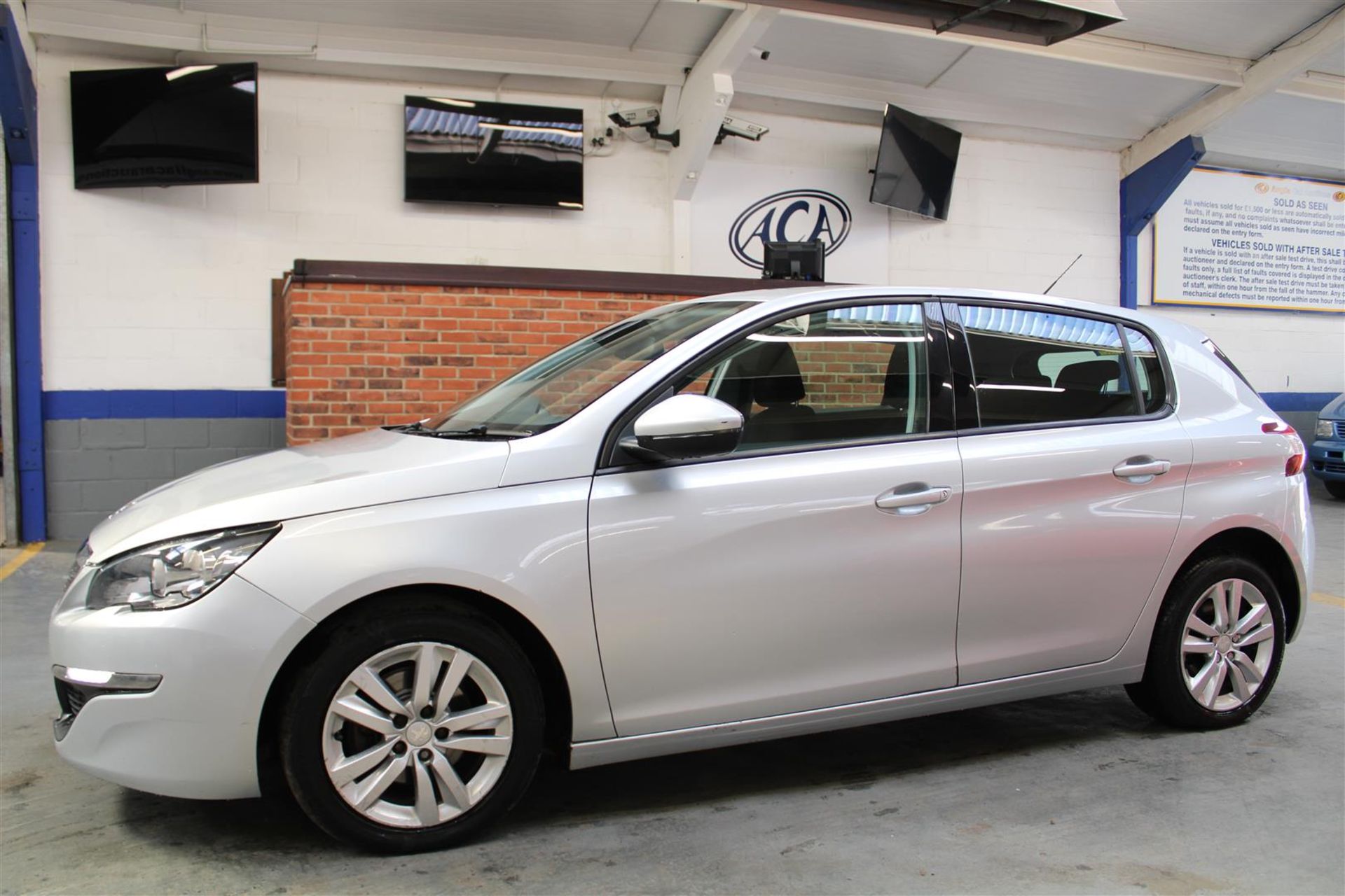 15 15 Peugeot 308 Active Pure Tech