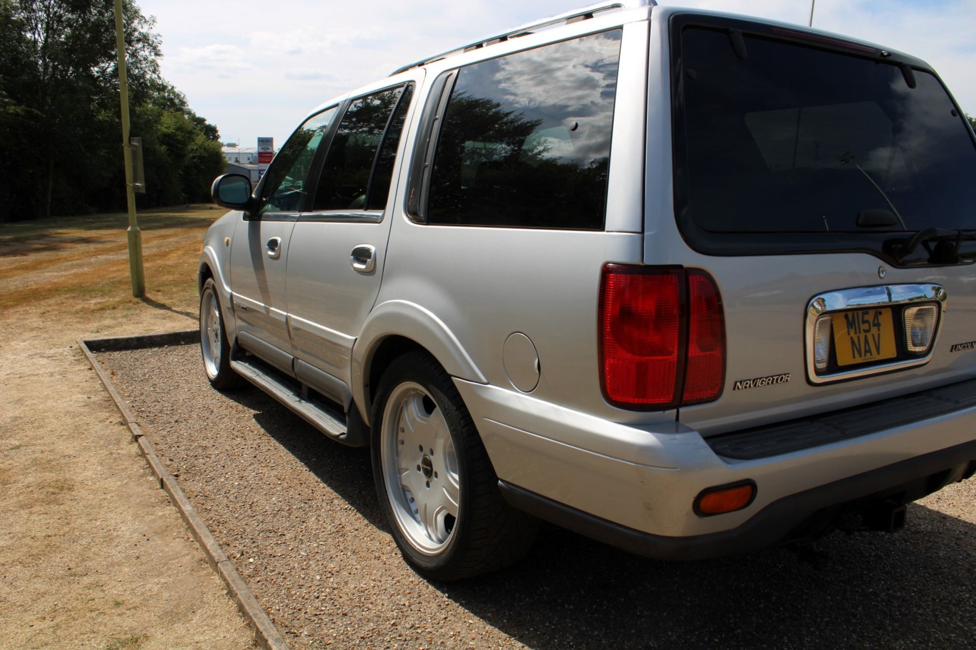 05 05 Lincoln Navigator V8 Auto LHD - Image 15 of 23