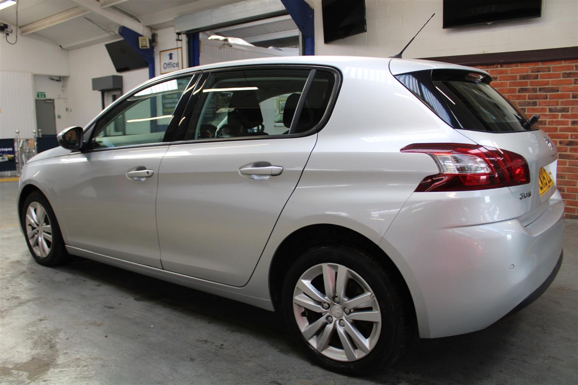 15 15 Peugeot 308 Active Pure Tech - Image 32 of 33