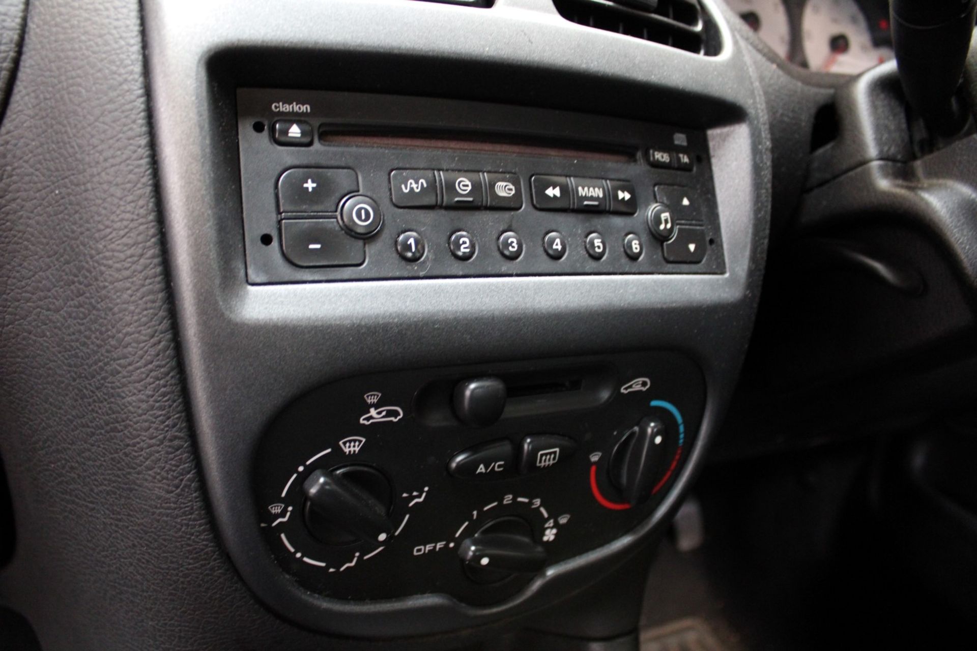 55 05 Peugeot 206 Verve - Image 7 of 32