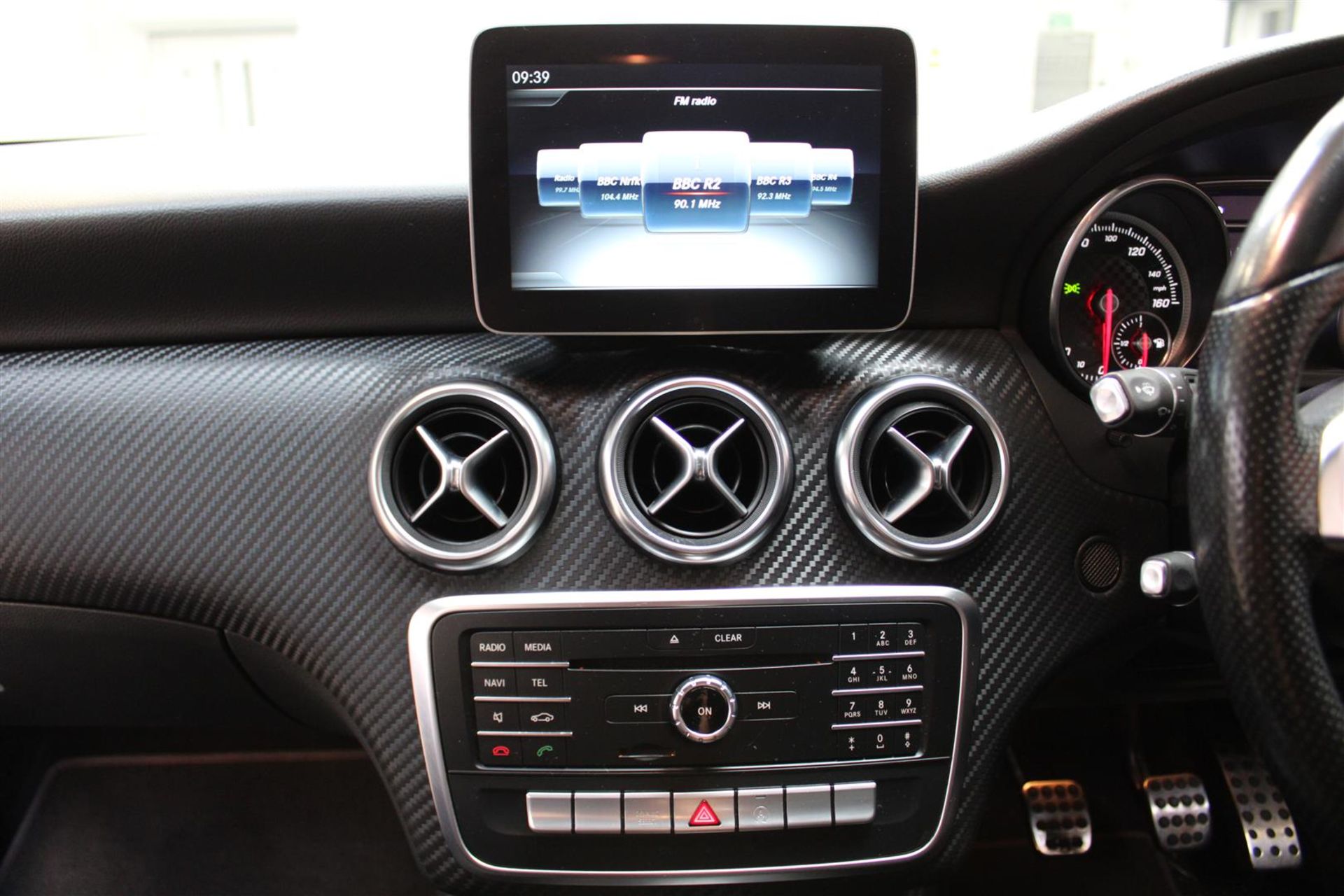 67 17 Mercedes A180 D AMG Line - Image 9 of 36