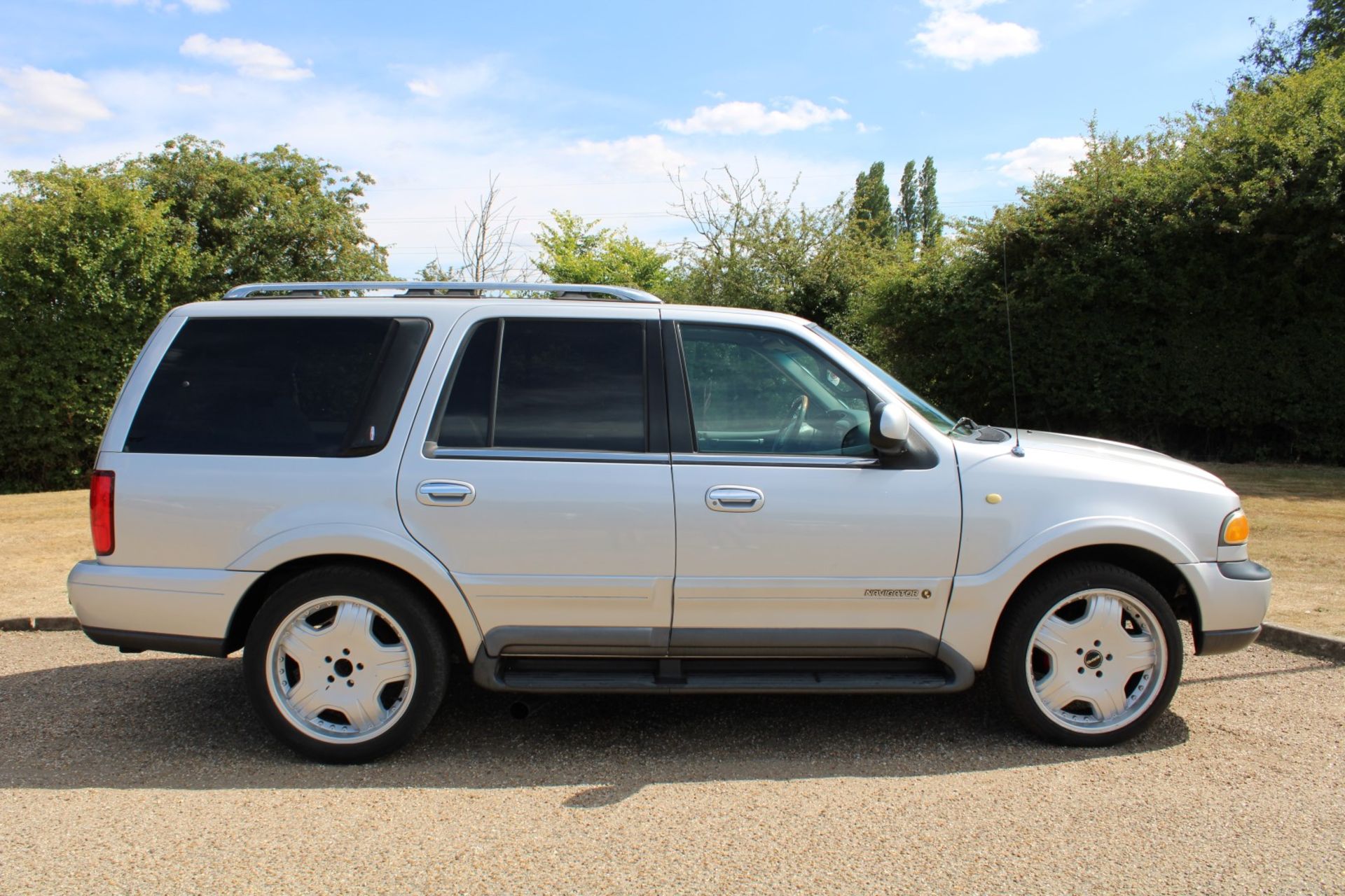 05 05 Lincoln Navigator V8 Auto LHD - Image 19 of 23