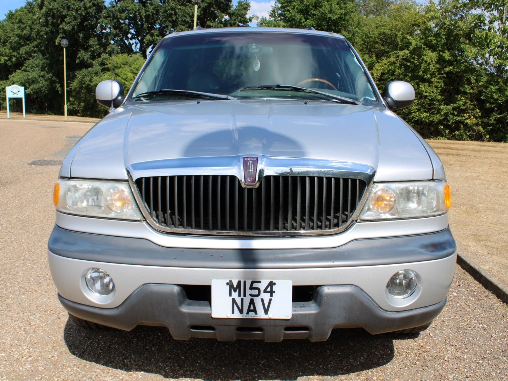 05 05 Lincoln Navigator V8 Auto LHD - Image 2 of 23