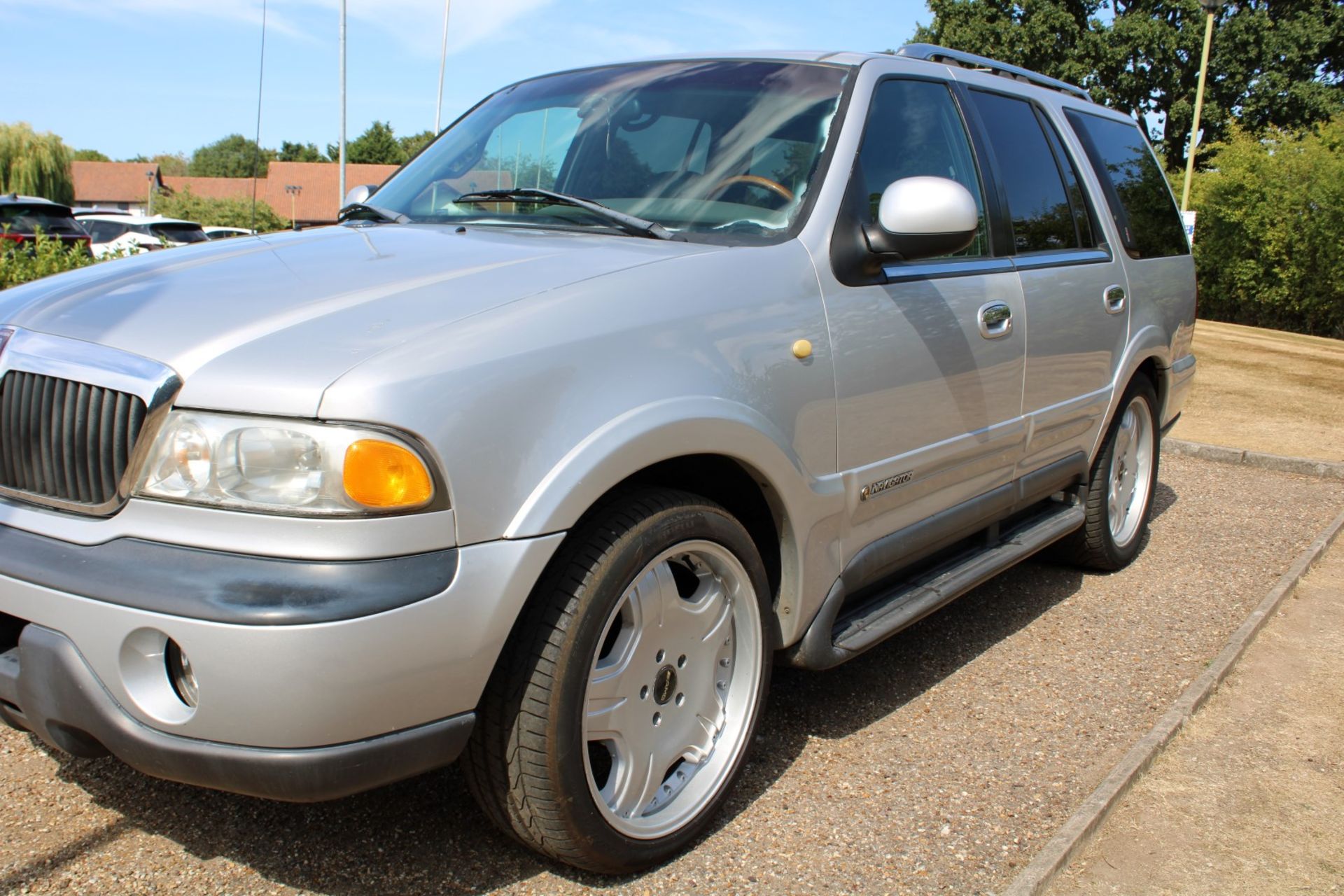 05 05 Lincoln Navigator V8 Auto LHD - Image 16 of 23