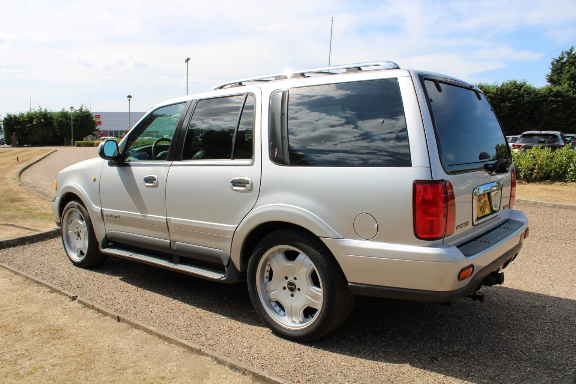 05 05 Lincoln Navigator V8 Auto LHD - Image 22 of 23