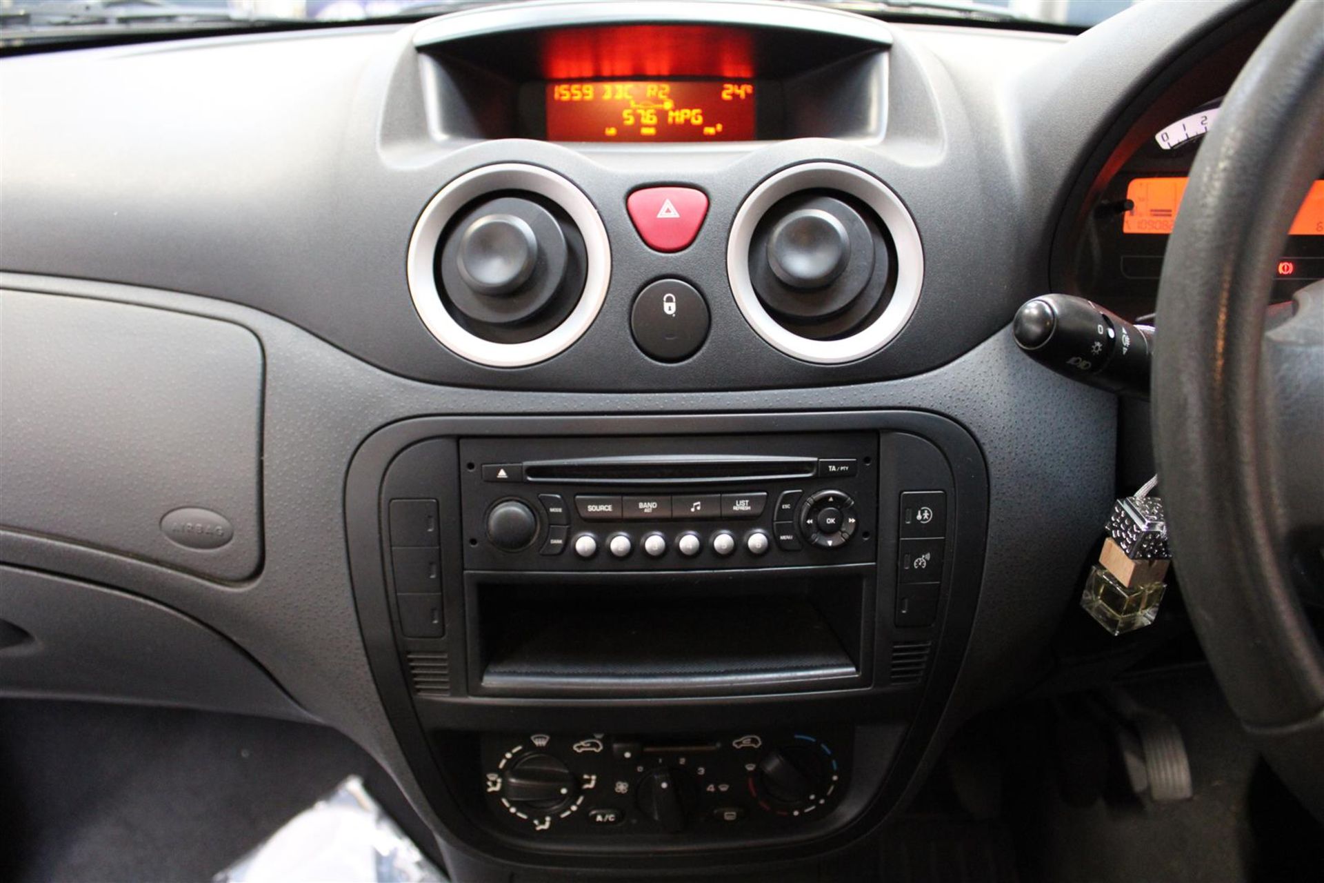 56 06 Citroen C3 Desire - Image 8 of 32