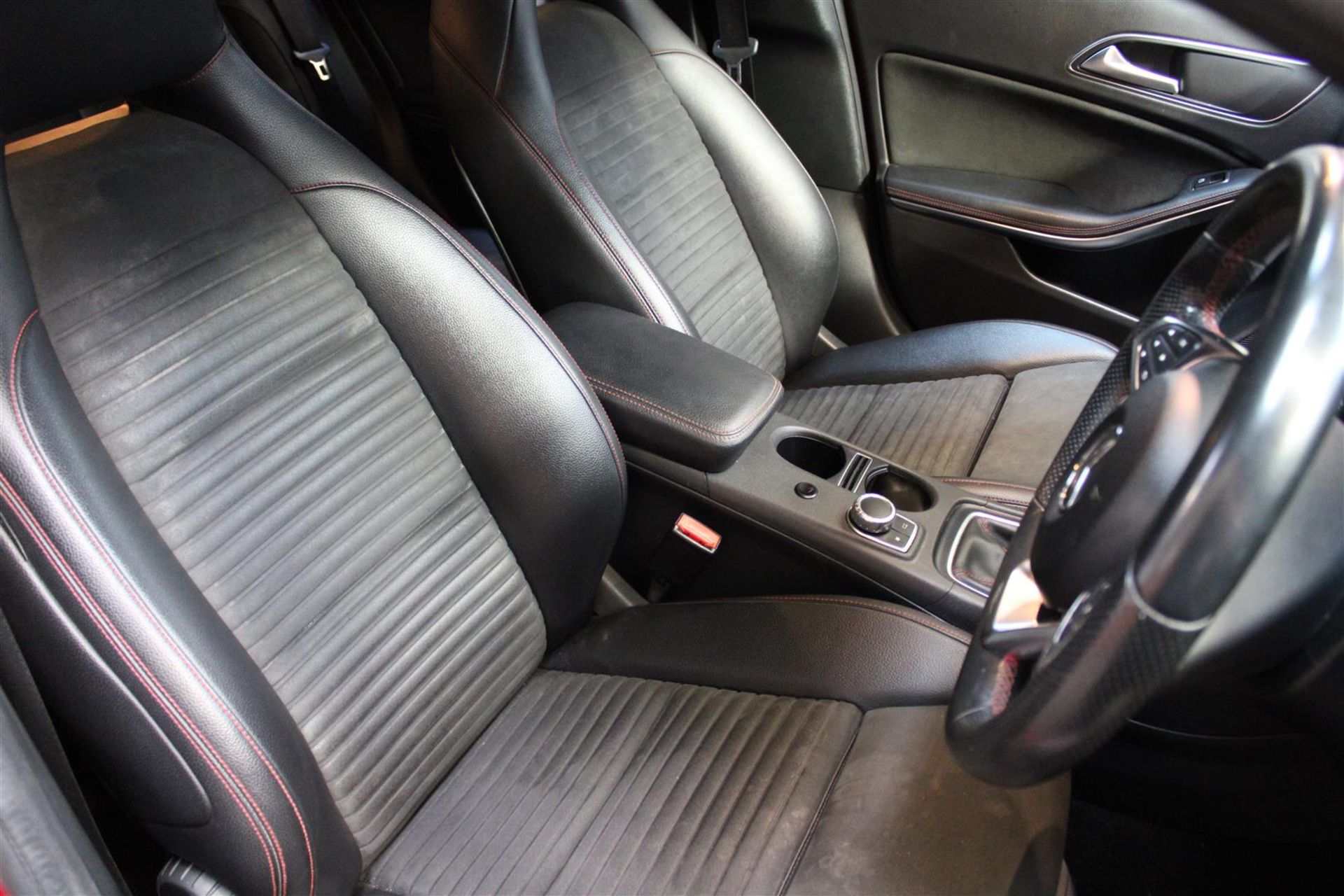 67 17 Mercedes A180 D AMG Line - Image 21 of 36