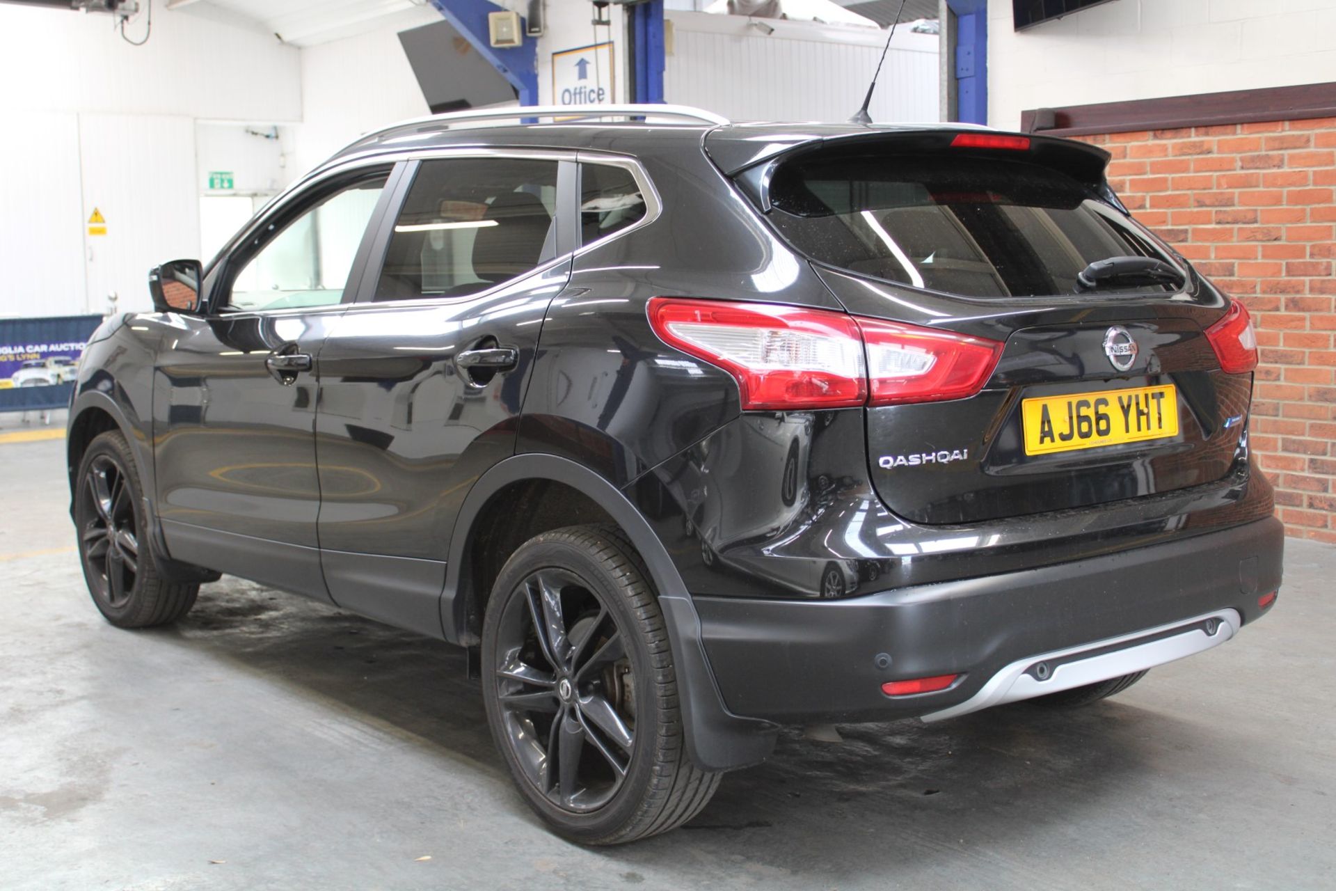 66 16 Nissan Qashqai Black Ed DCI - Image 33 of 34