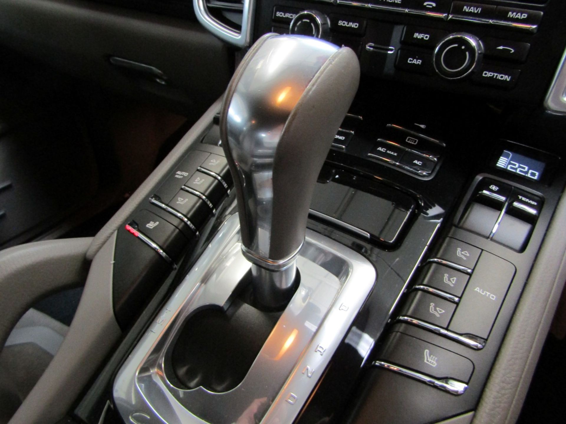 11 11 Porsche Cayenne V6 Diesel - Image 19 of 30