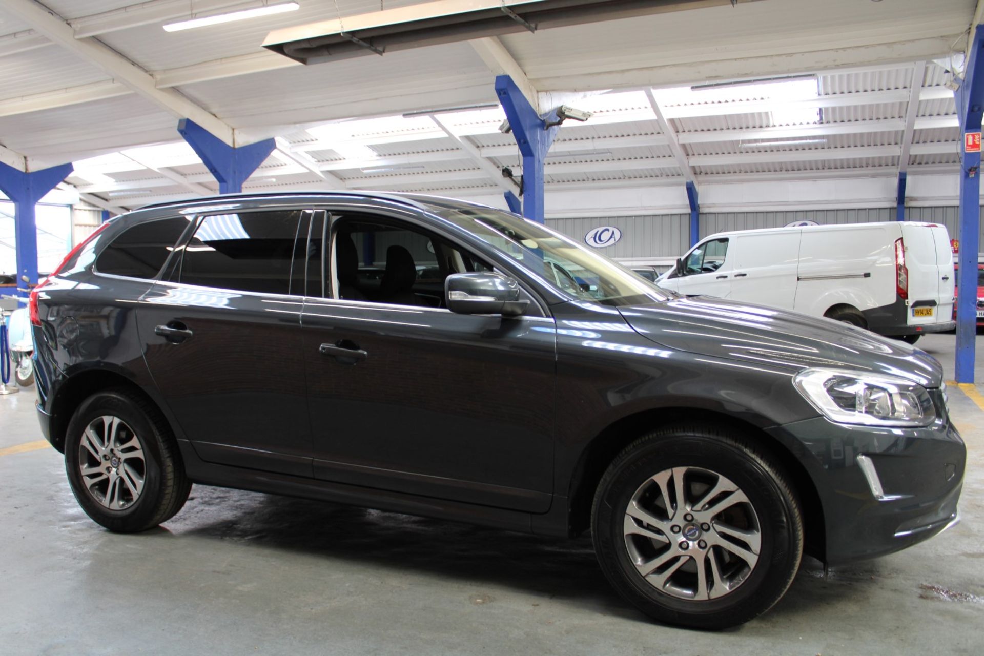 14 64 Volvo XC60 SE NAV D4 - Image 22 of 30