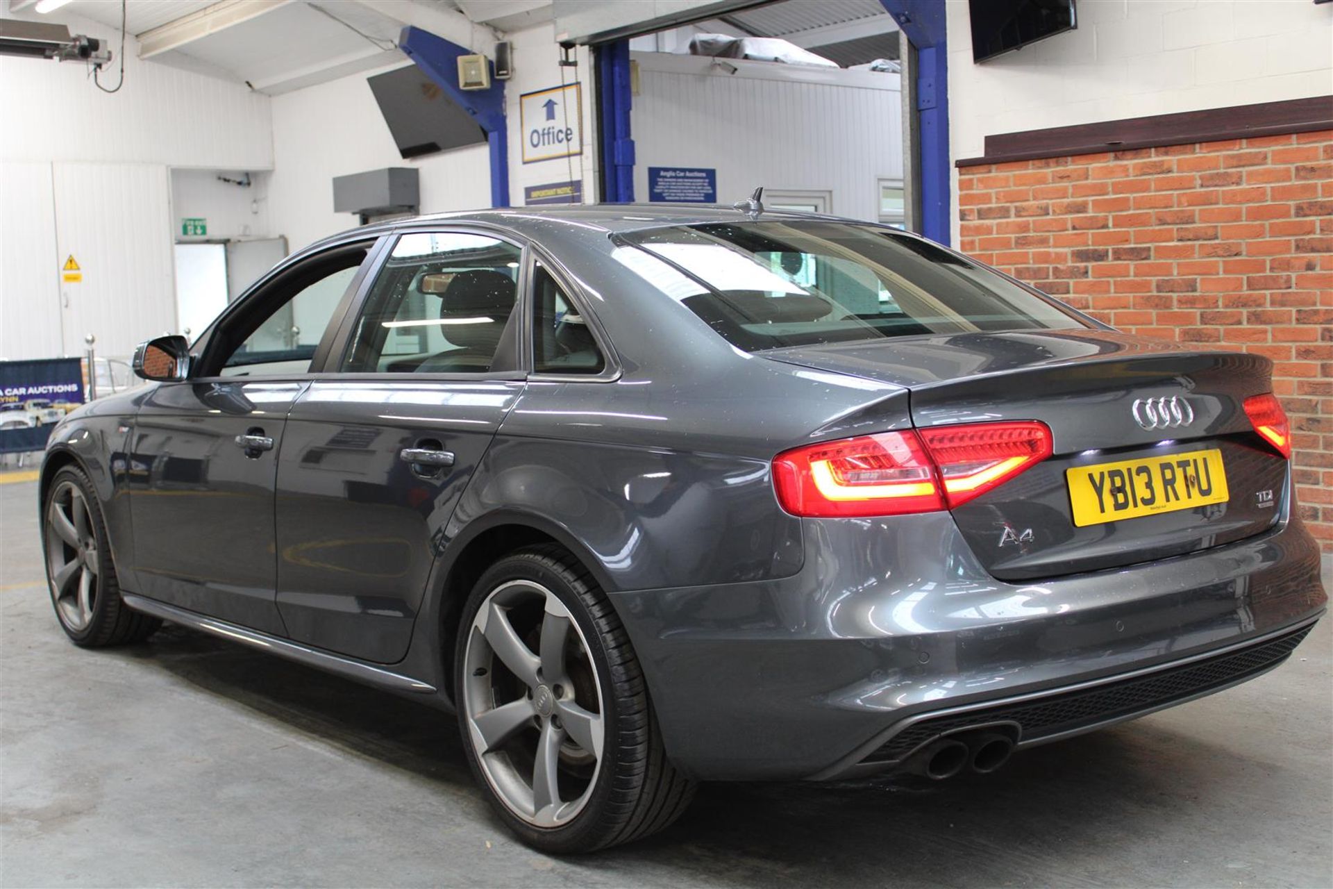 13 13 Audi A4 S Line Black Edit TDI - Image 31 of 32