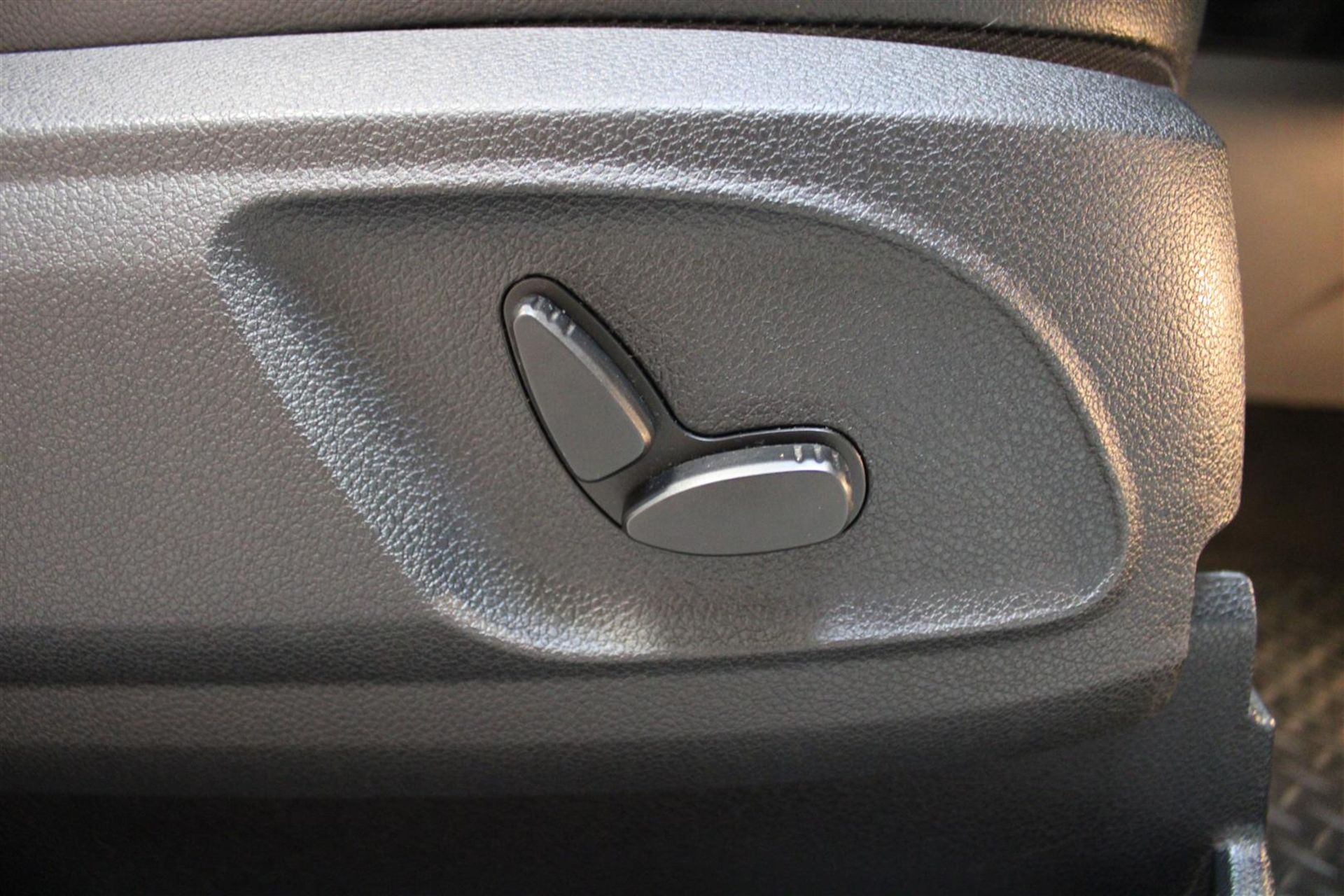 12 12 Ford Kuga Titanium X 4X4 TDCI - Image 19 of 35