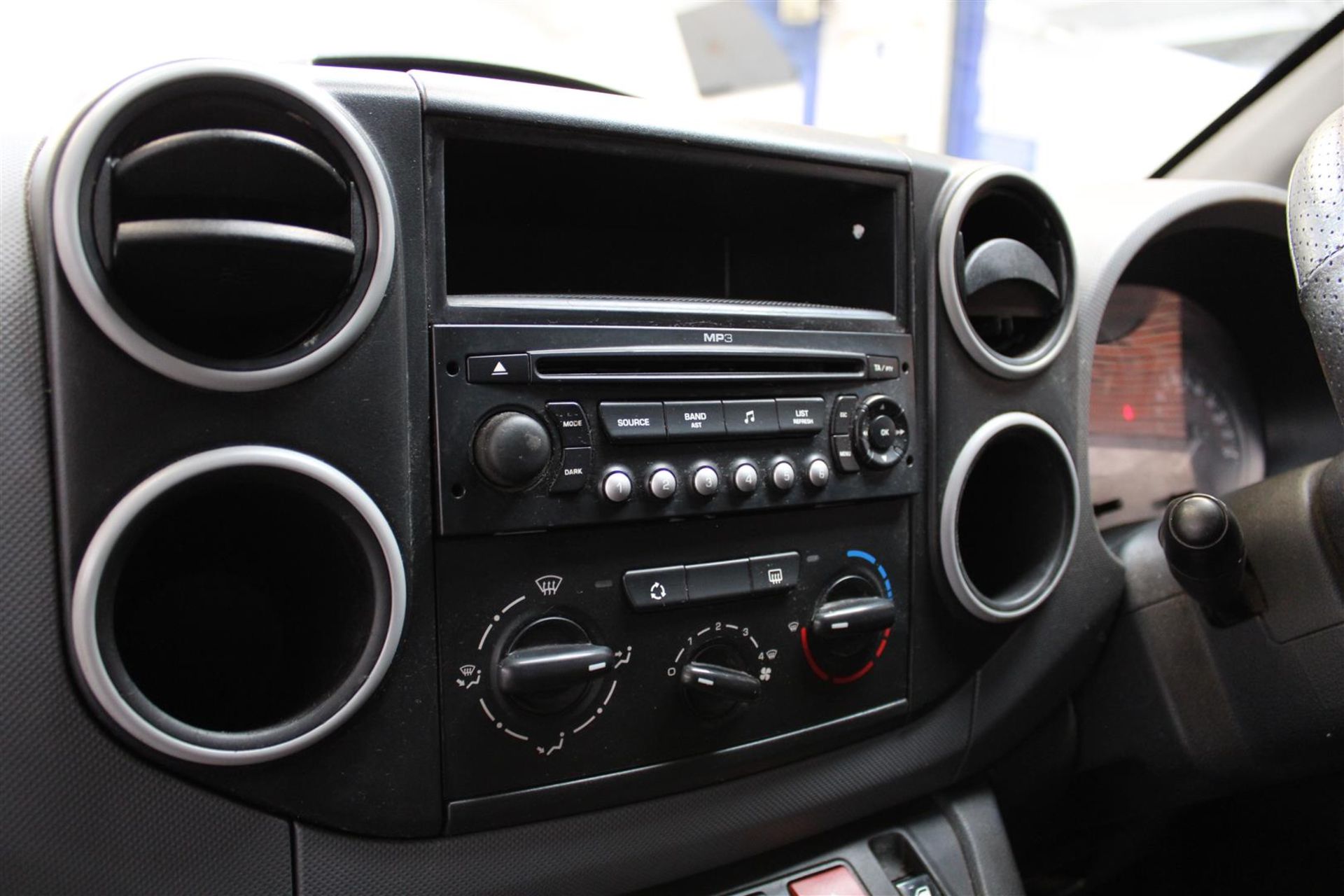 59 09 Citroen Berlingo 625 LX HDI 75 - Image 8 of 33