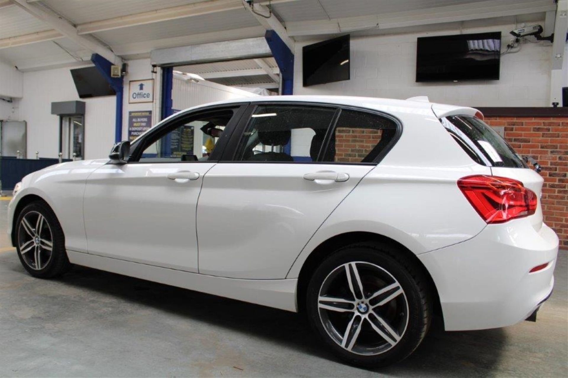 15 65 BMW 118I Sport - Image 3 of 31