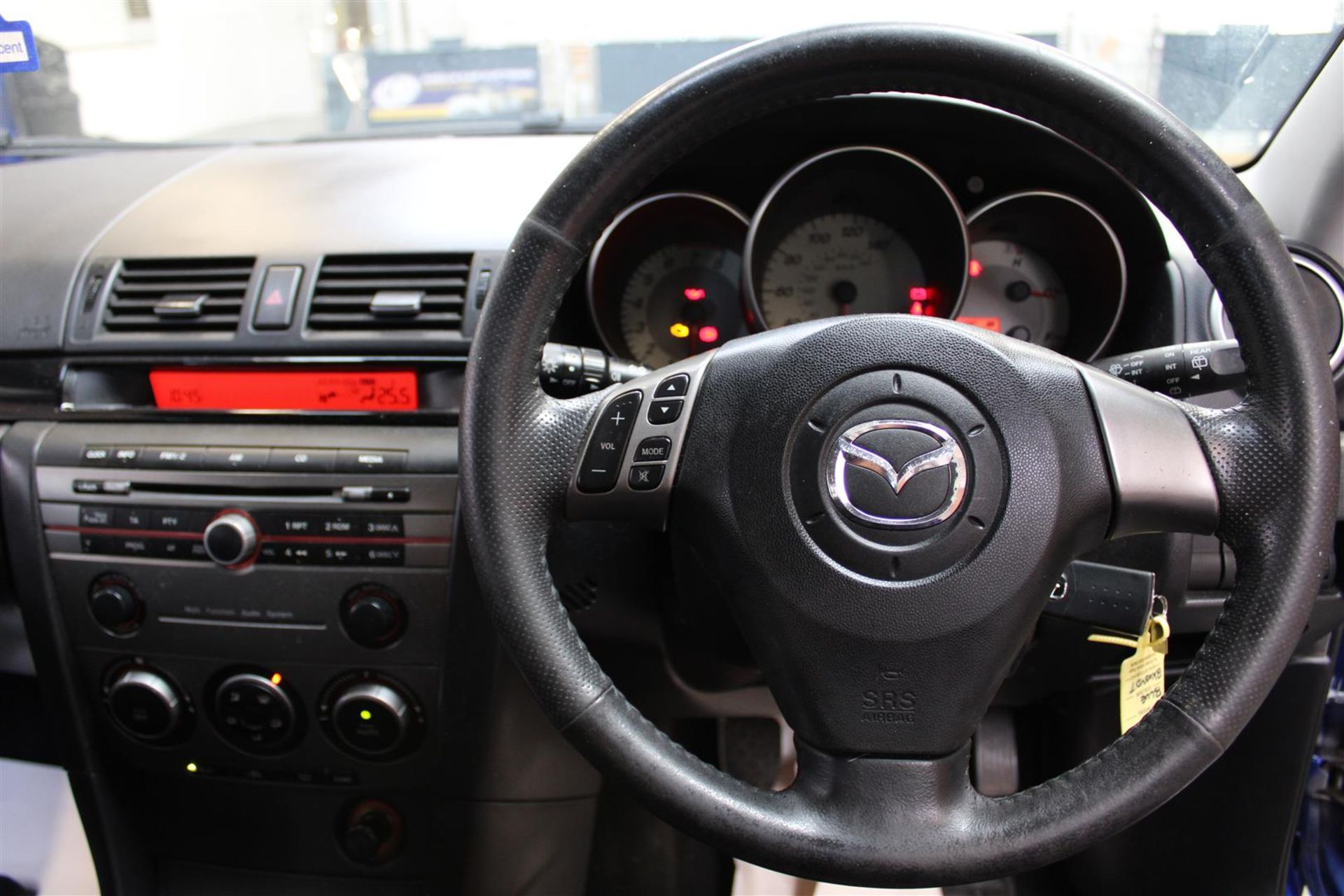 08 08 Mazda 3 TS2 - Image 14 of 32