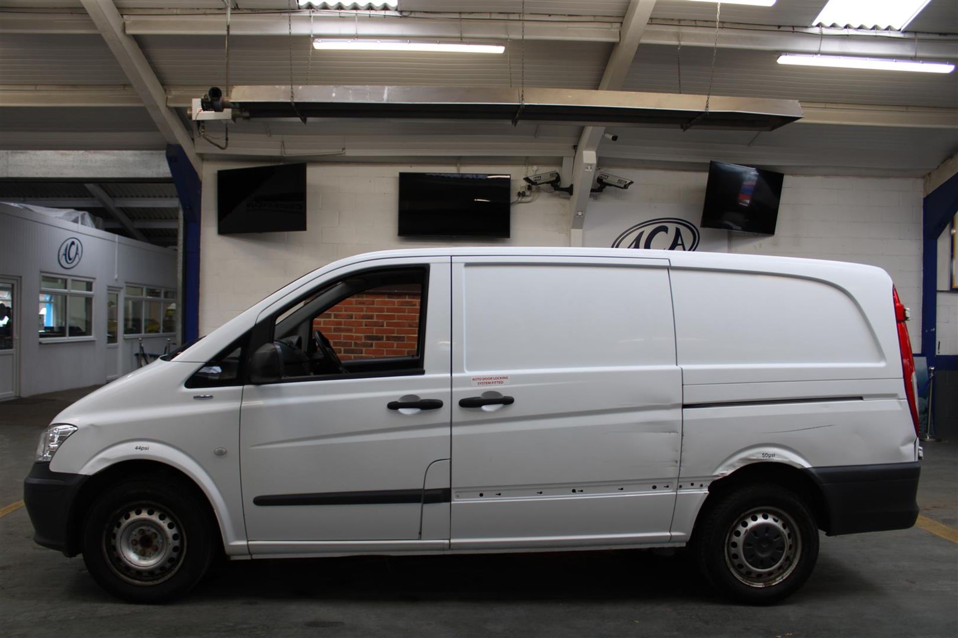 64 14 Mercedes Vito 113 CDI Blue - Image 3 of 42