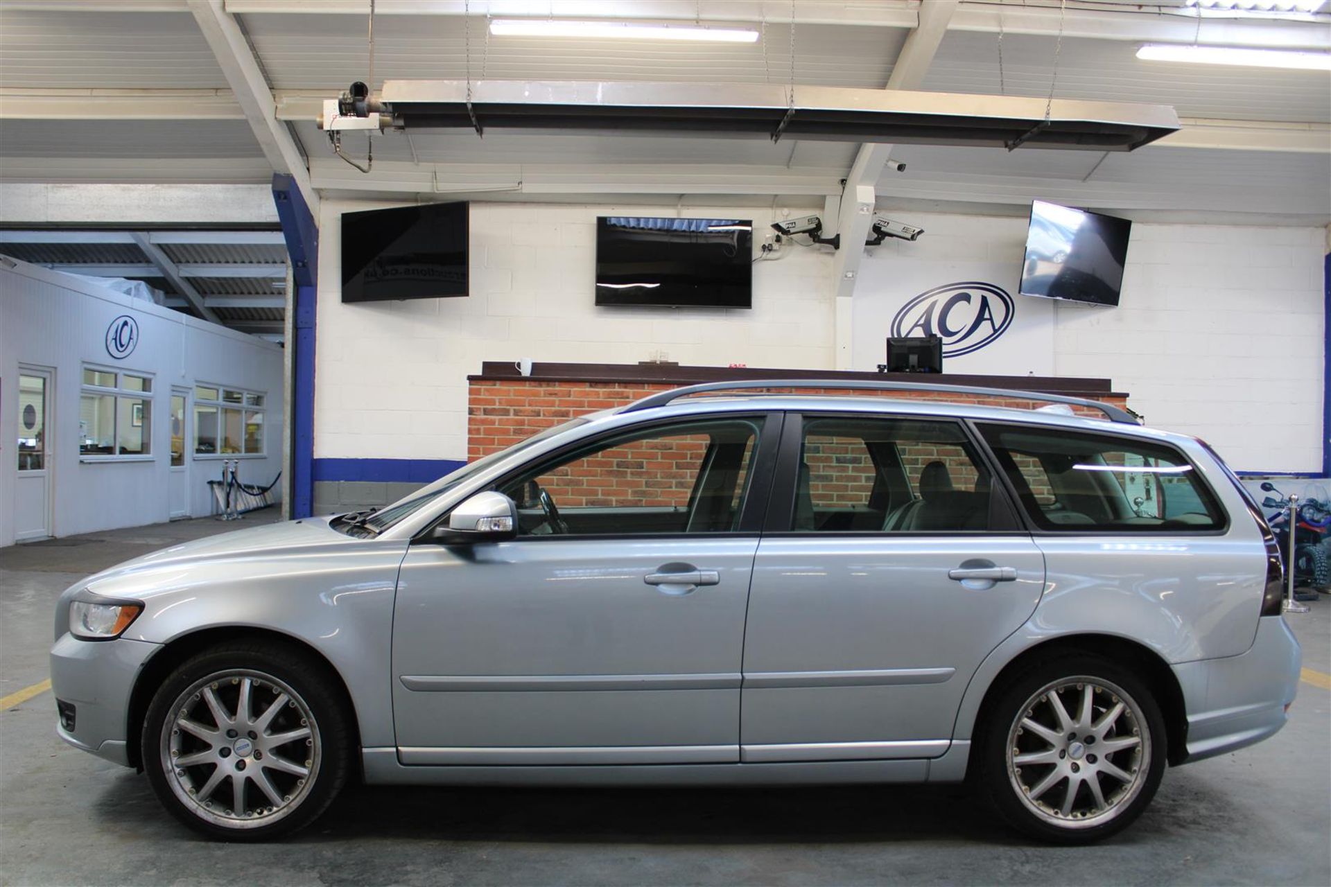 10 10 Volvo V50 SE D Drive - Image 2 of 32