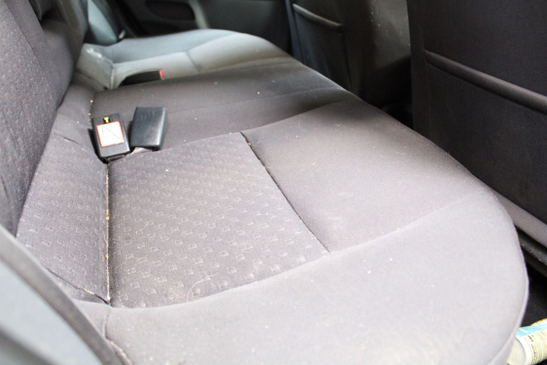 05 05 Nissan Almera SE - Image 17 of 32