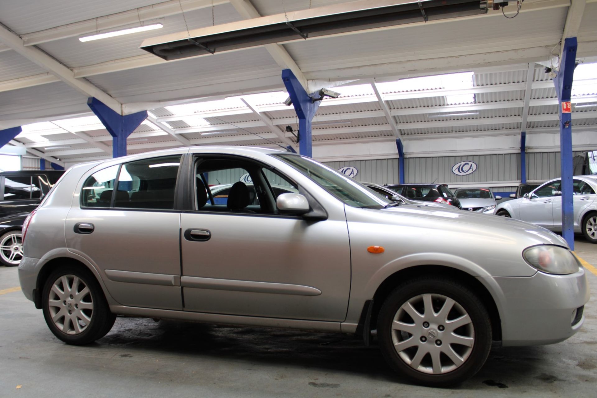 05 05 Nissan Almera SE - Image 24 of 32