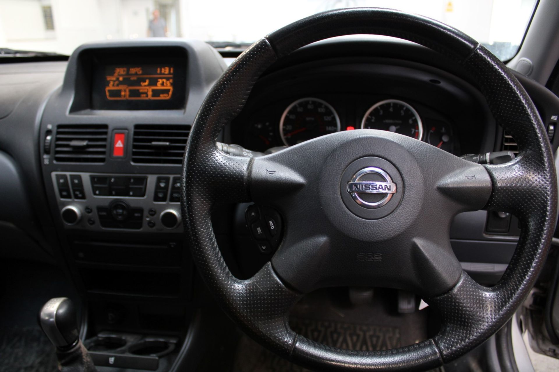 05 05 Nissan Almera SE - Image 18 of 32