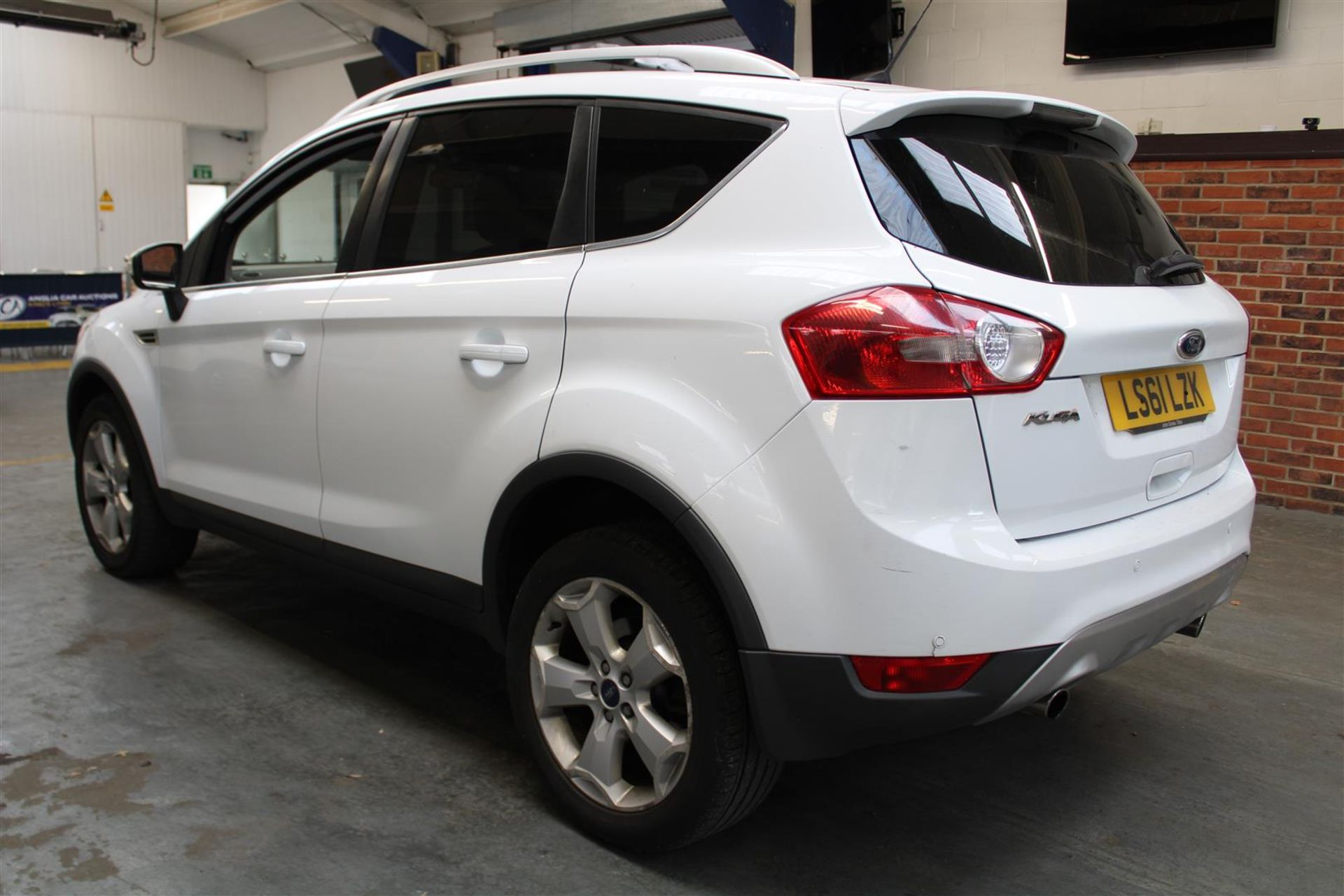 61 11 Ford Kuga Zetec TDCI 140 - Image 3 of 32