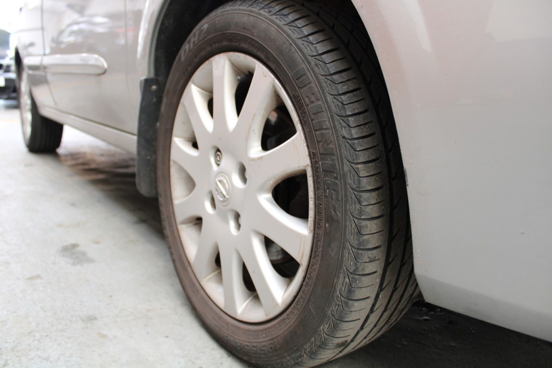 05 05 Nissan Almera SE - Image 23 of 32