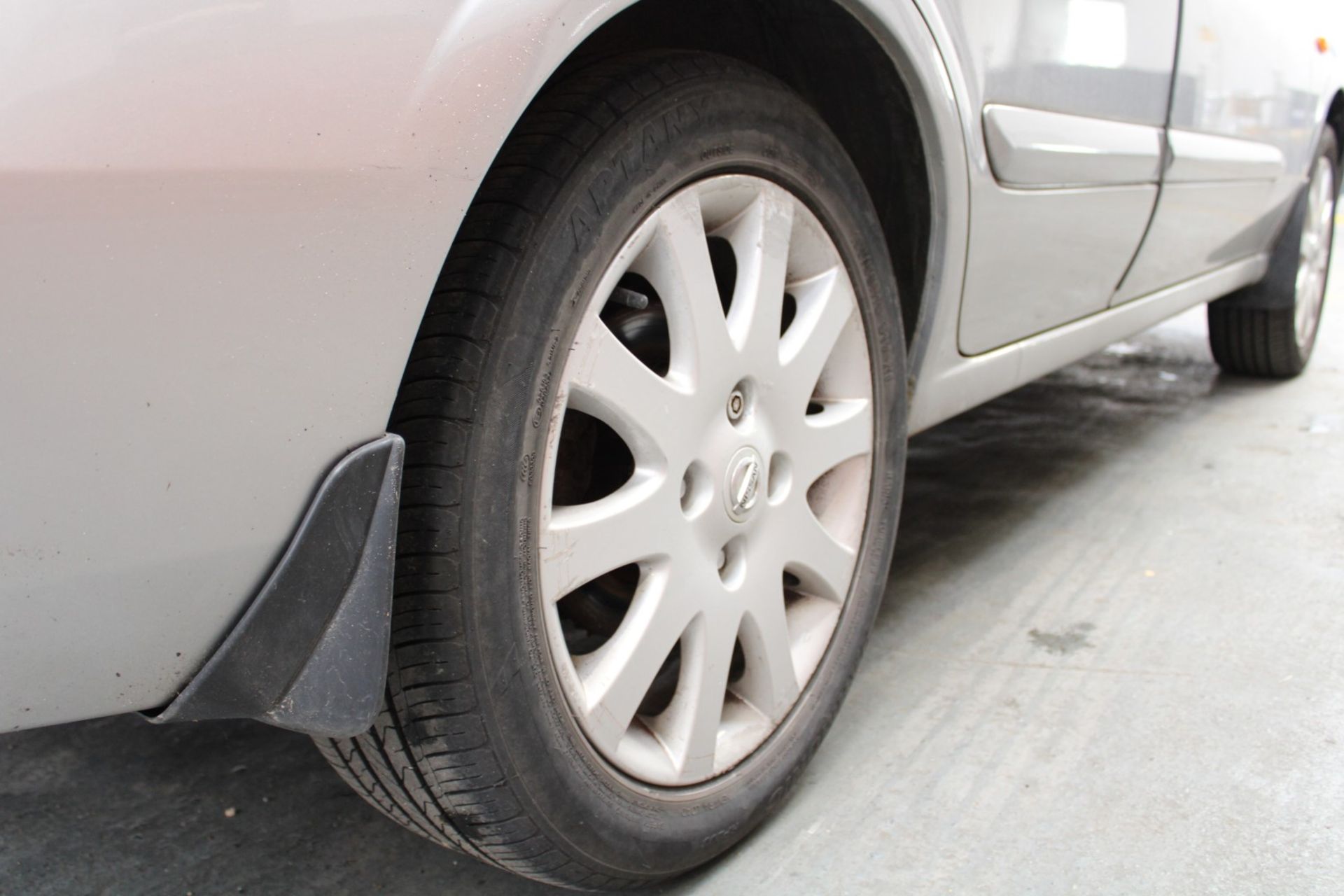 05 05 Nissan Almera SE - Image 25 of 32