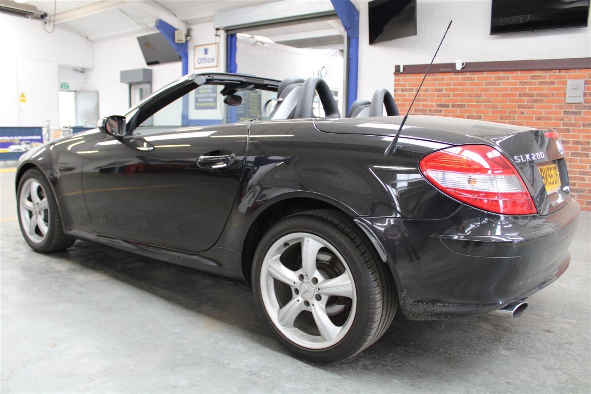 55 05 Mercedes SLK280 Auto - Image 30 of 31