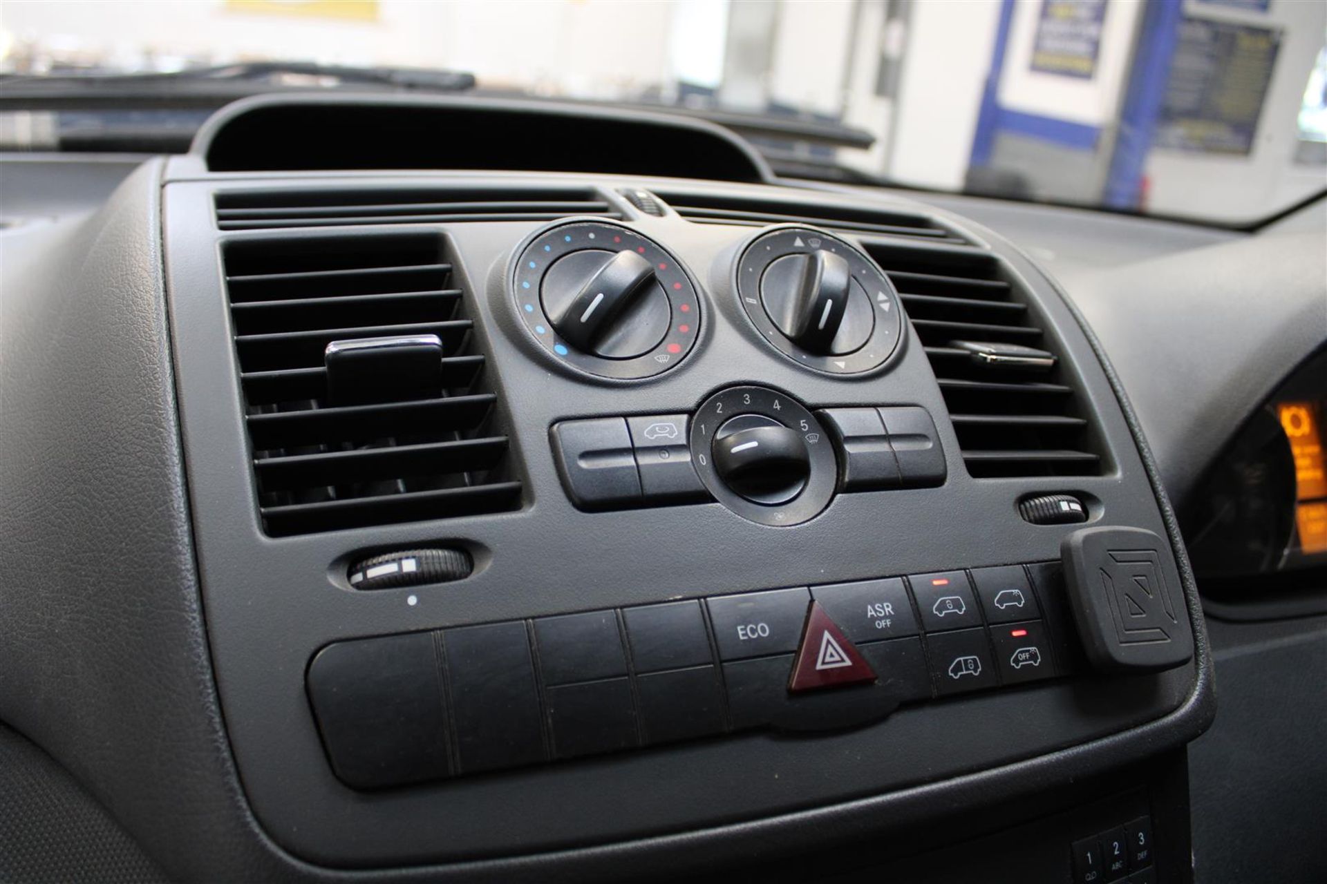 64 14 Mercedes Vito 113 CDI Blue - Image 37 of 42