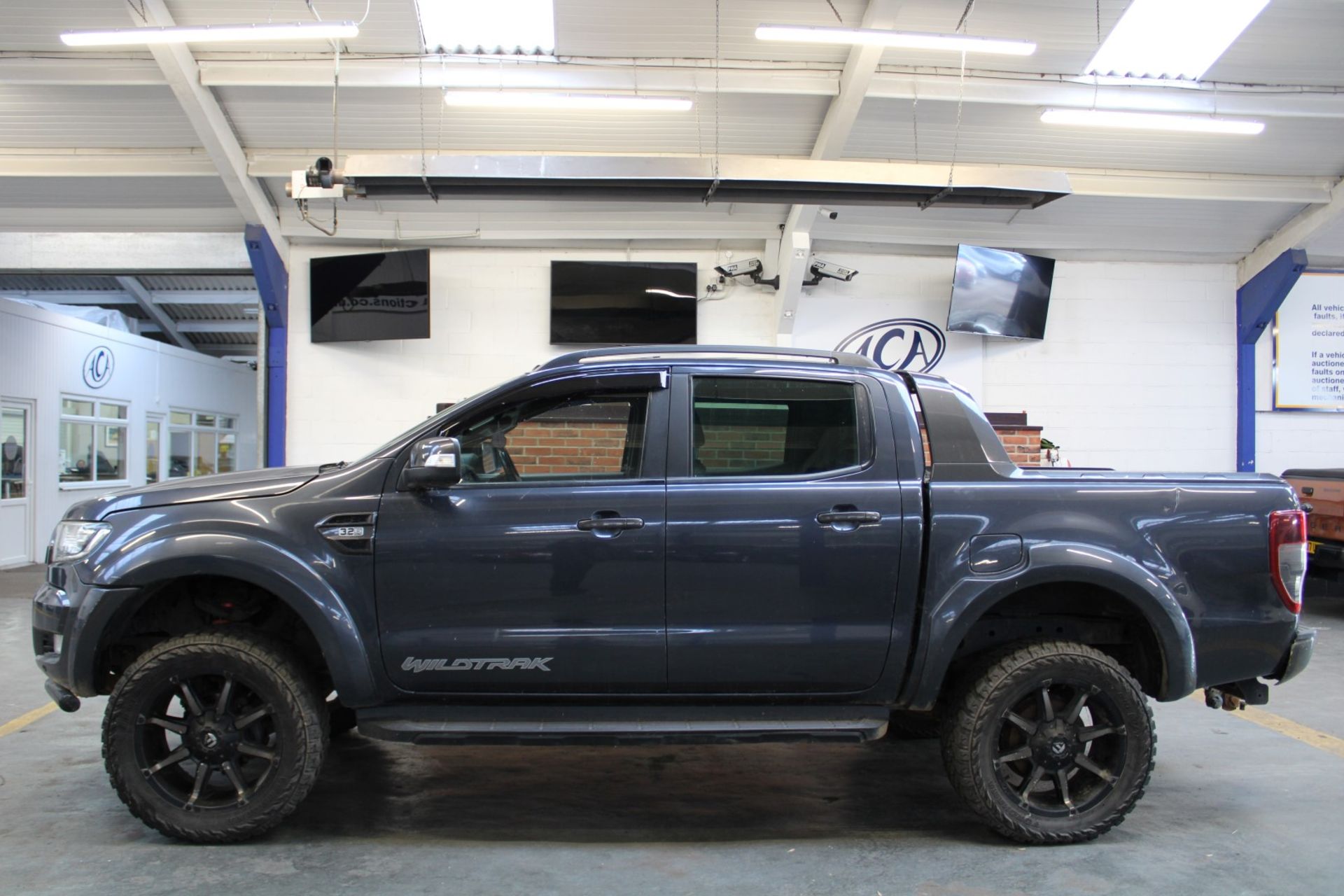 16 16 Ford Ranger Wildtrak 4X4 DCB - Image 2 of 37