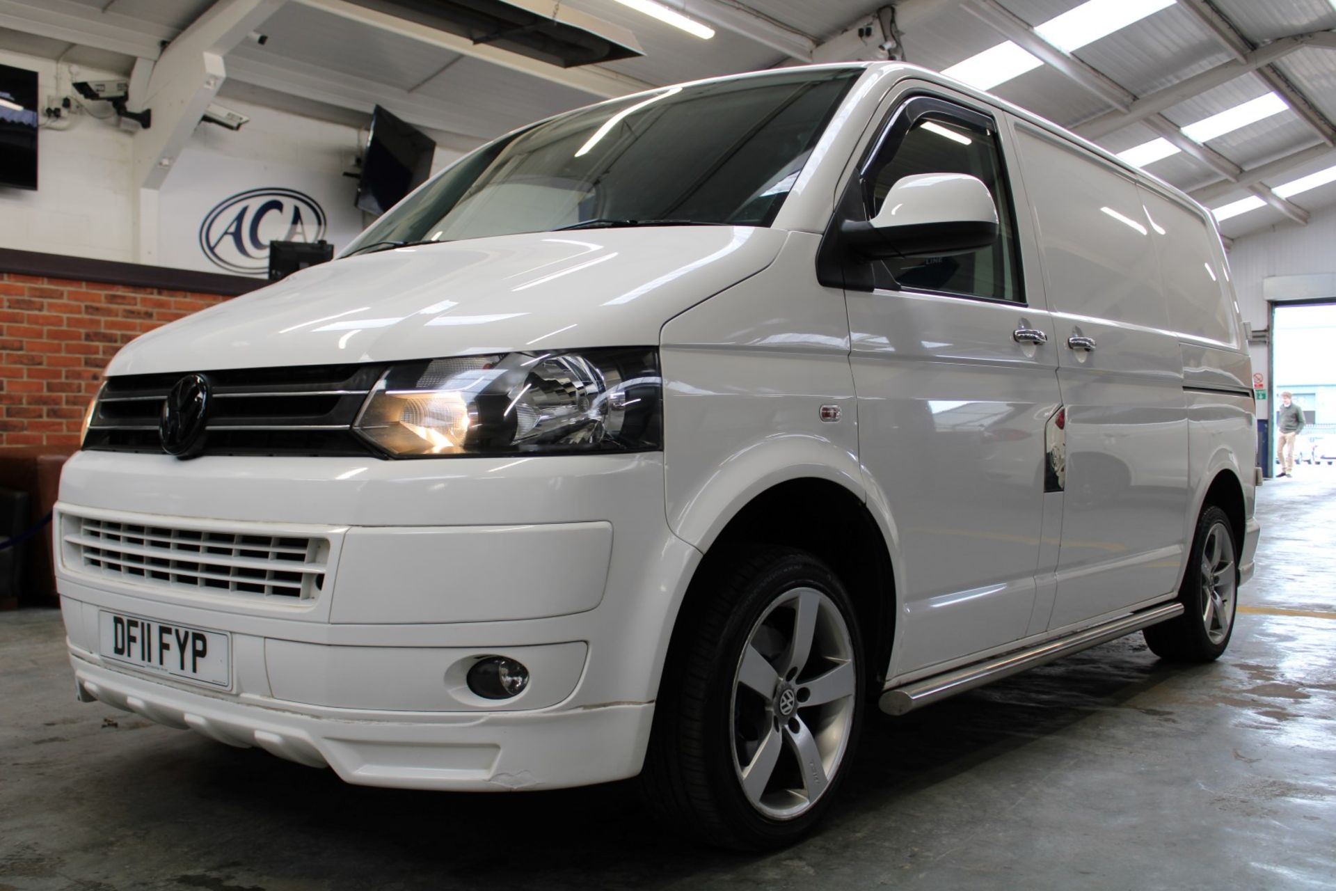 11 11 VW Transporter T28 84 TDI SWB - Image 8 of 46