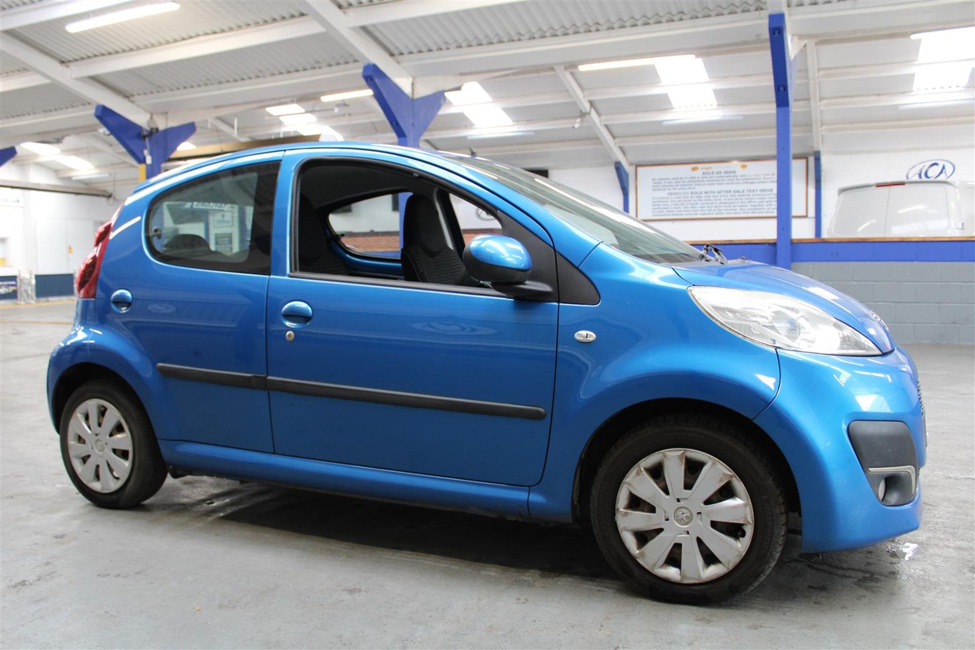 13 13 Peugeot 107 Active - Image 7 of 30