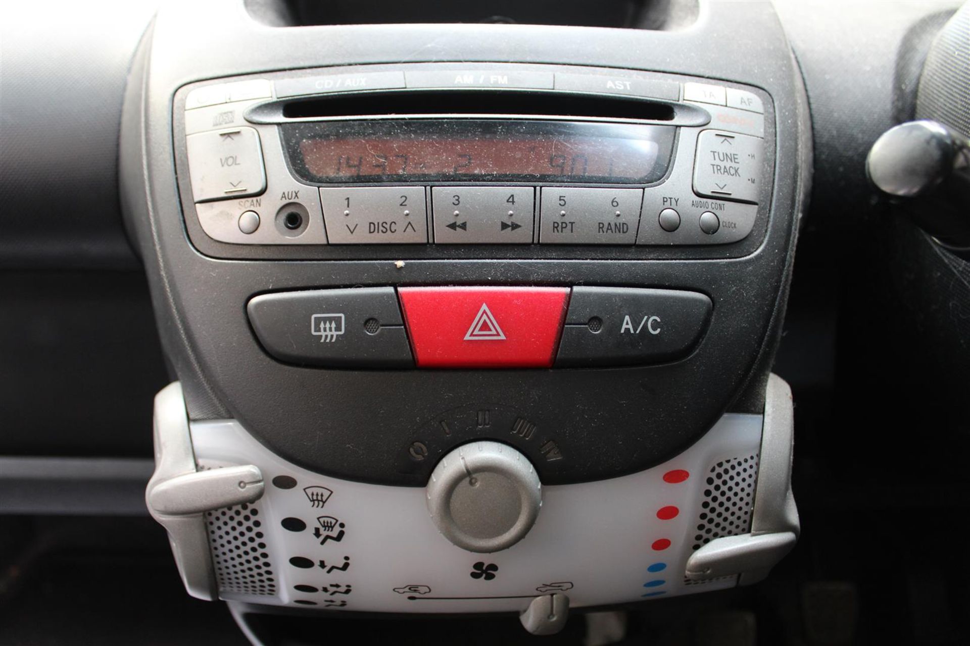 13 13 Peugeot 107 Active - Image 13 of 30