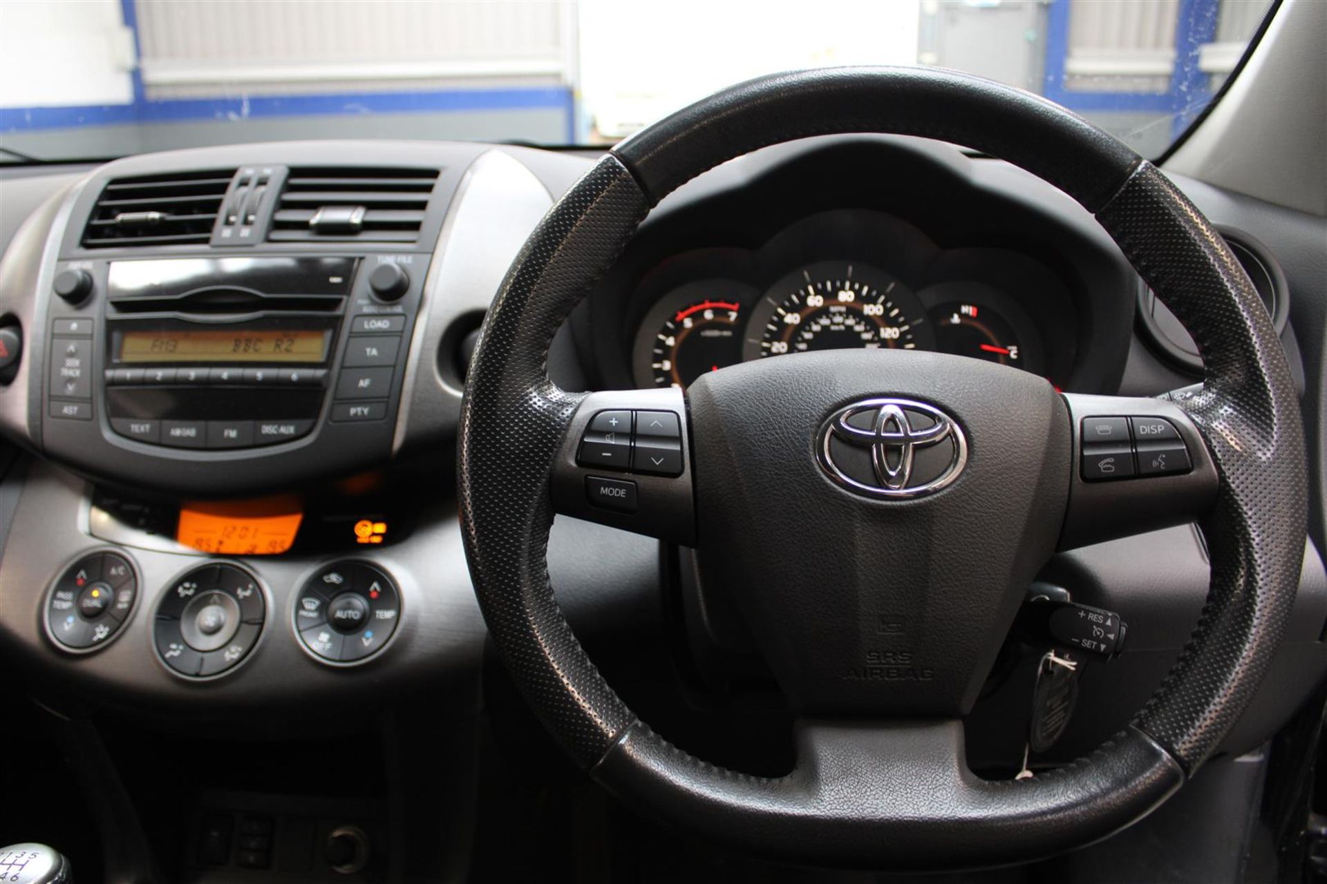 61 11 Toyota Rav4 XT-R D-4D - Image 24 of 34