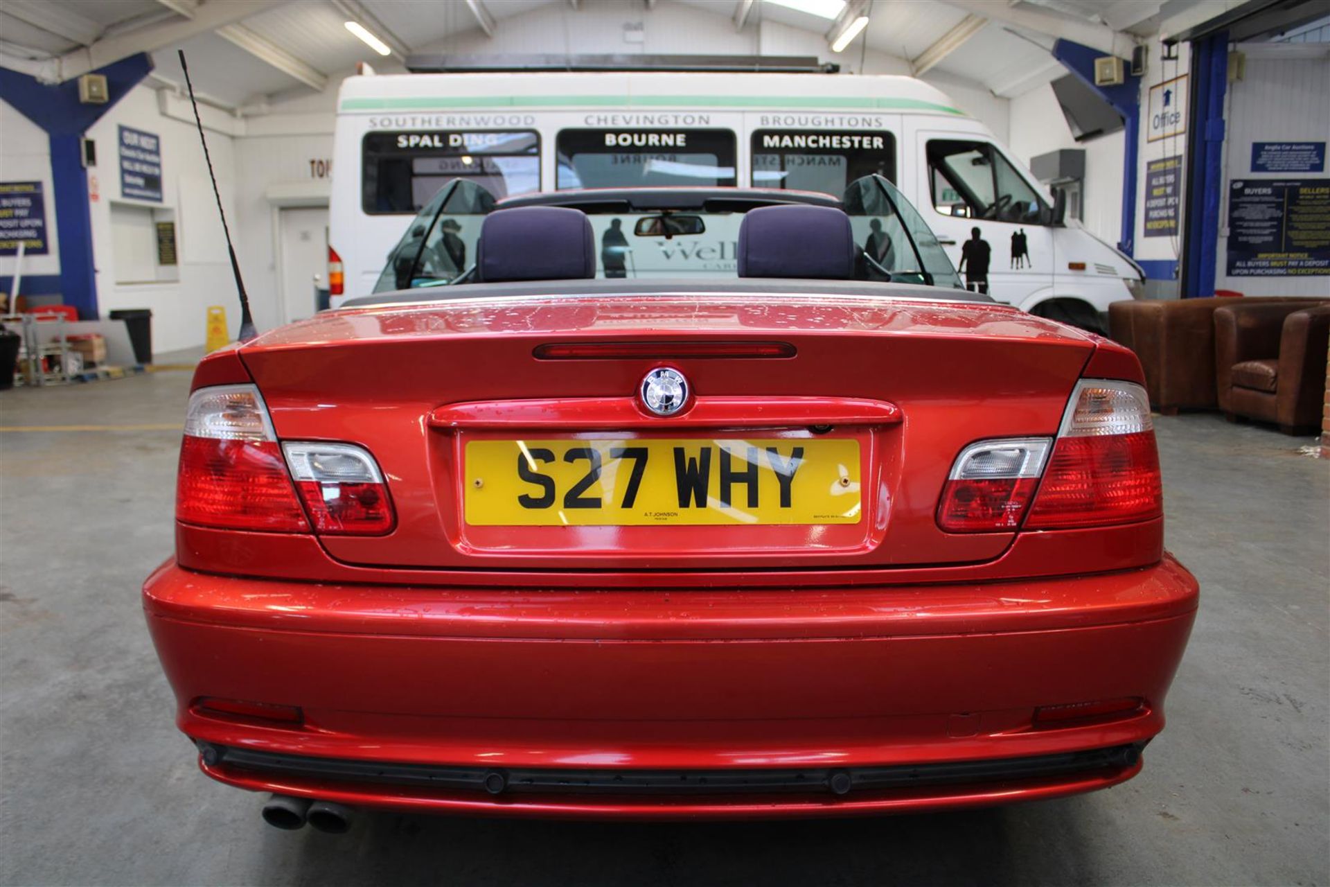 01 Y BMW 320 CI Convertible - Image 10 of 34