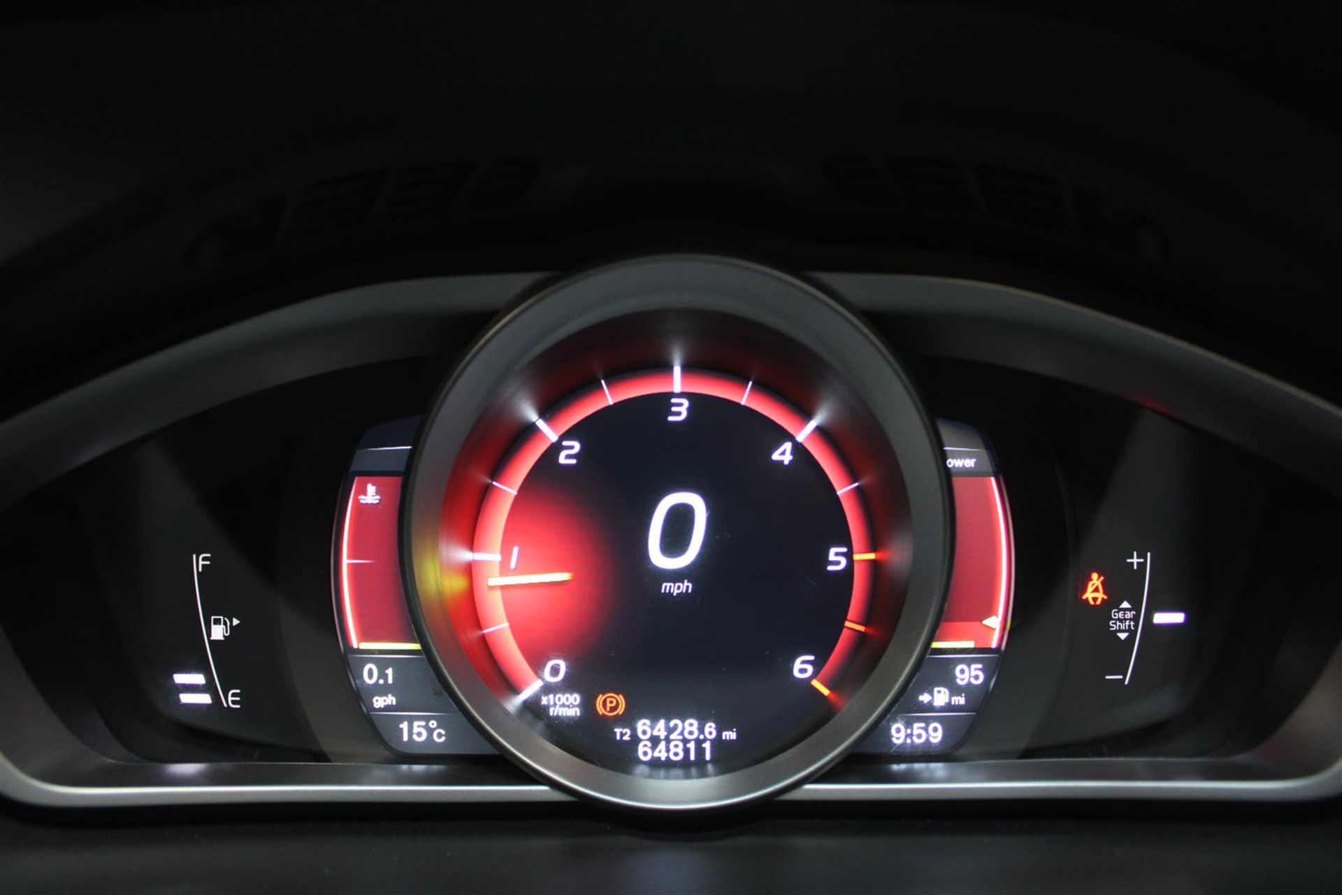 16 66 Volvo V40 R Design D2 - Image 3 of 29