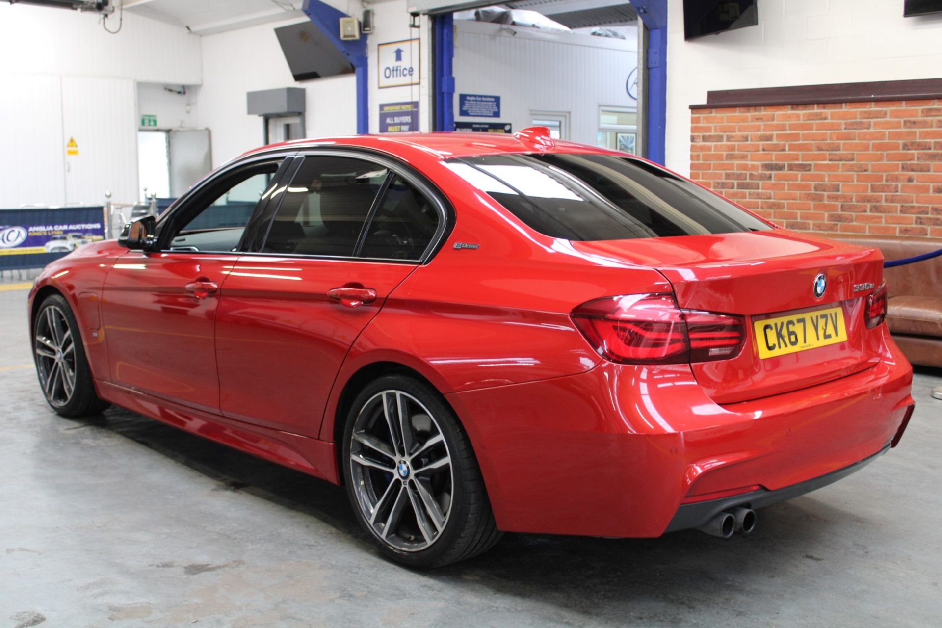 67 17 BMW 330 E M Sport Shadow Edt - Image 4 of 38