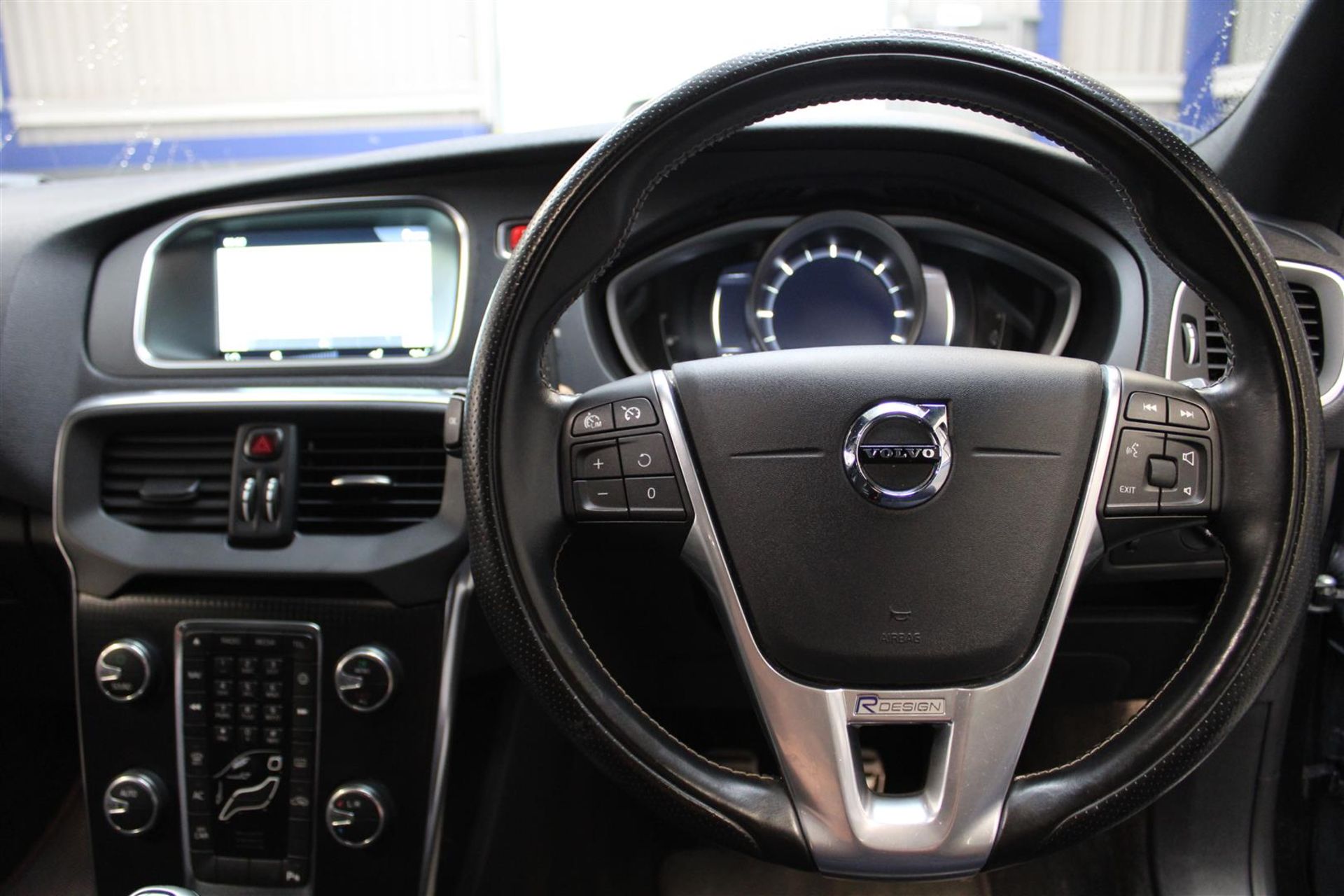 16 66 Volvo V40 R Design D2 - Image 16 of 29